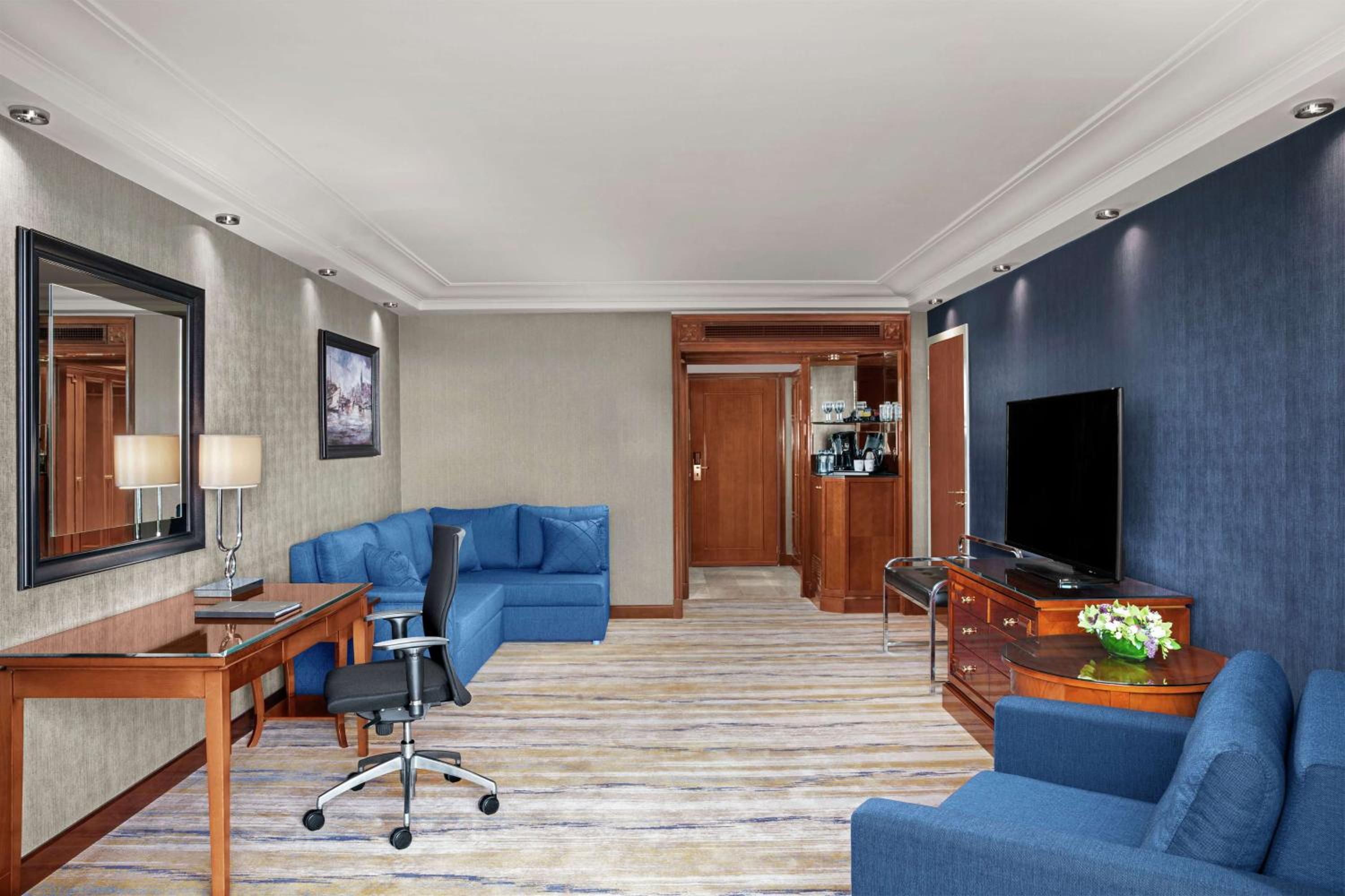 Family Garden Suite with Balcony and Executive Lounge Access