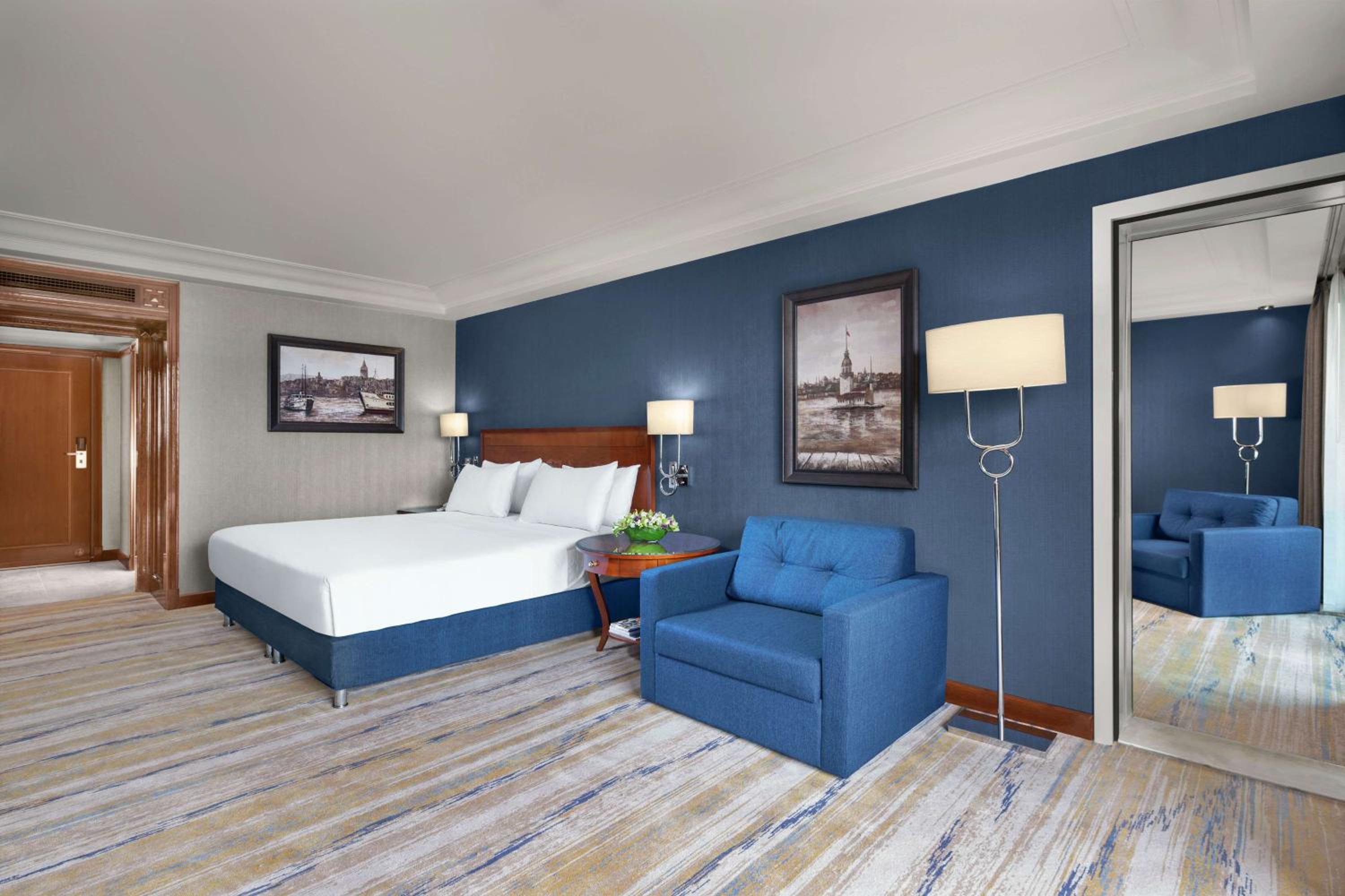 Family Garden Suite with Balcony and Executive Lounge Access