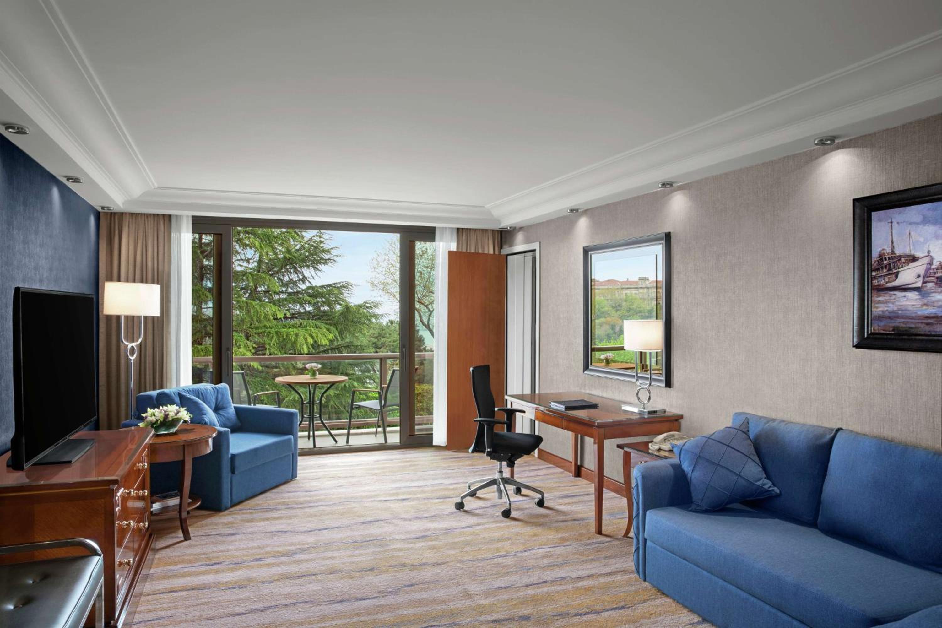 Family Garden Suite with Balcony and Executive Lounge Access