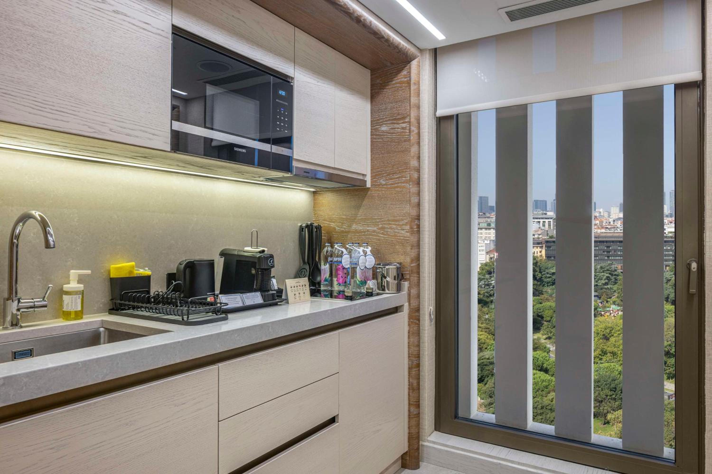 Executive Suite with Kitchenette and Bosphorus View