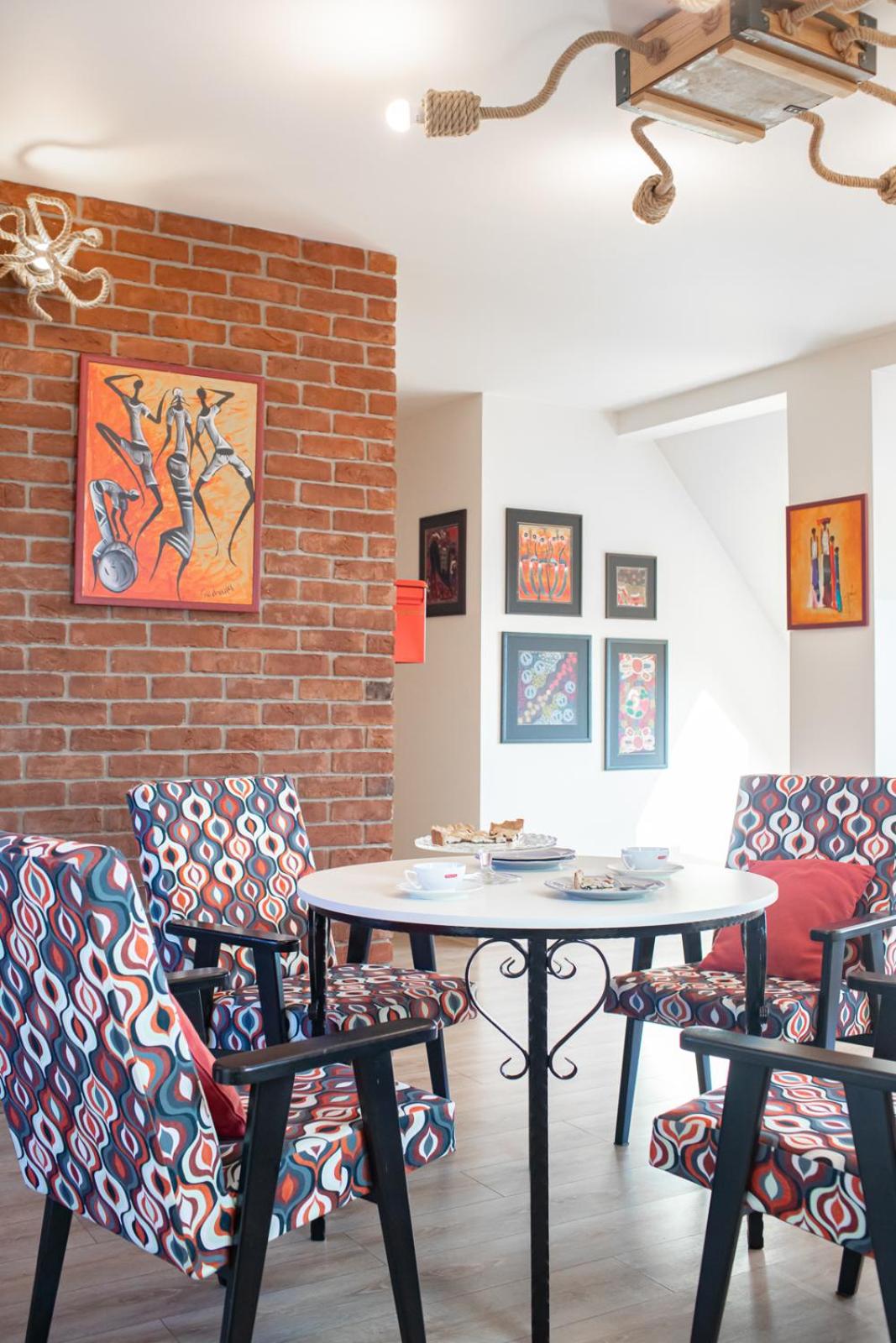 Two-Bedroom Apartment with Mountain View photo 2