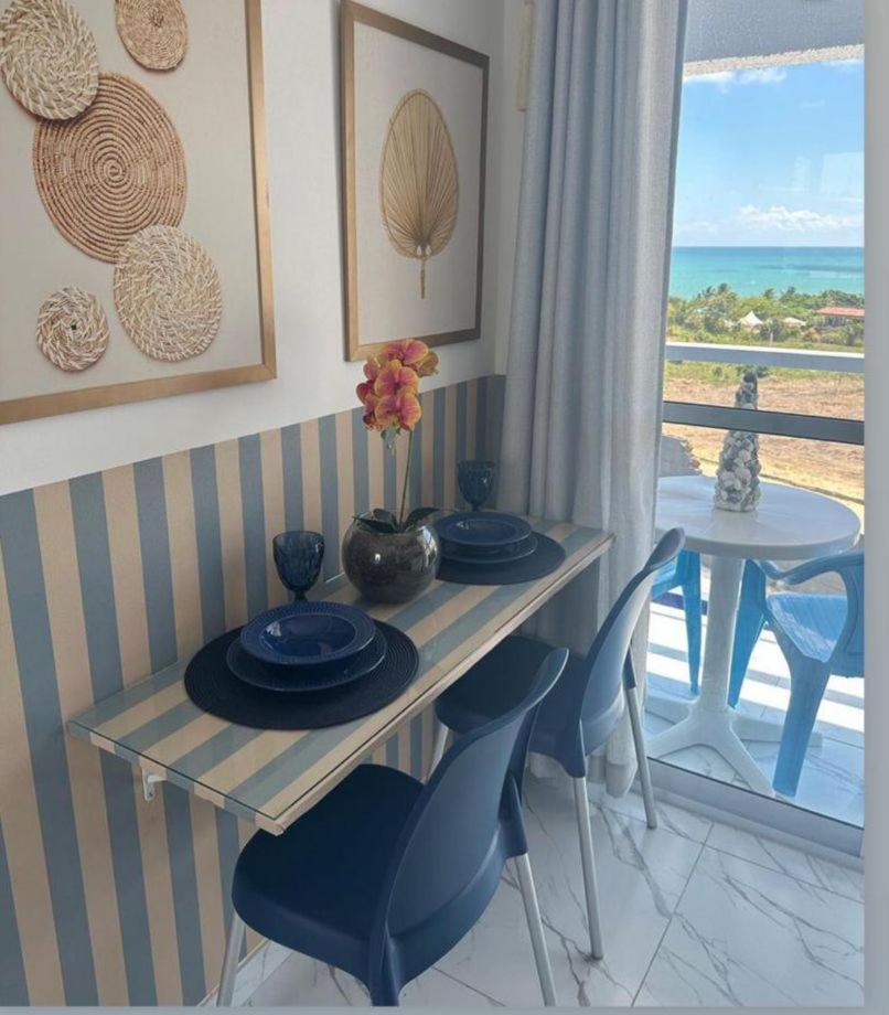 Two-Bedroom Apartment with Balcony and Sea View photo 3