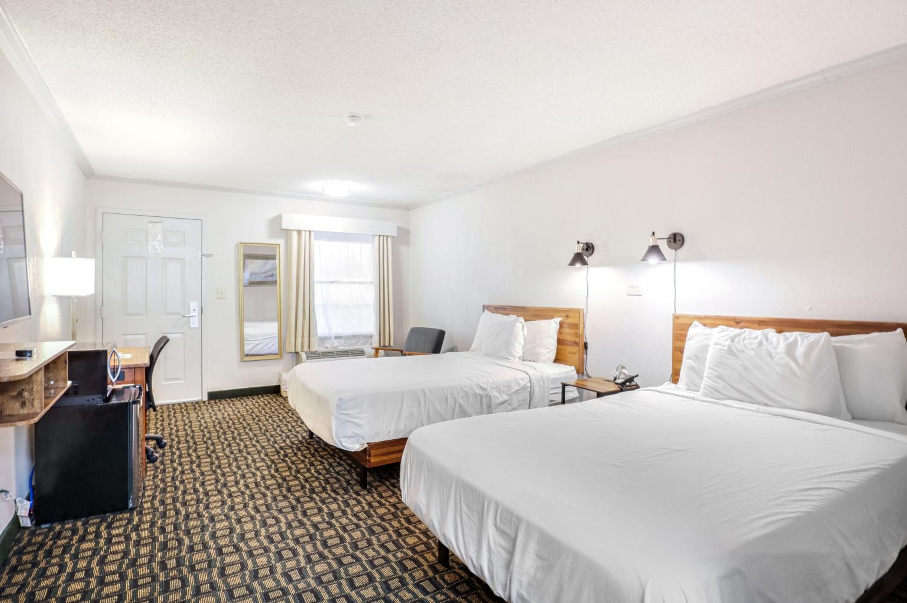 Double Room with Two Double Beds - Non-Smoking - Photo 4