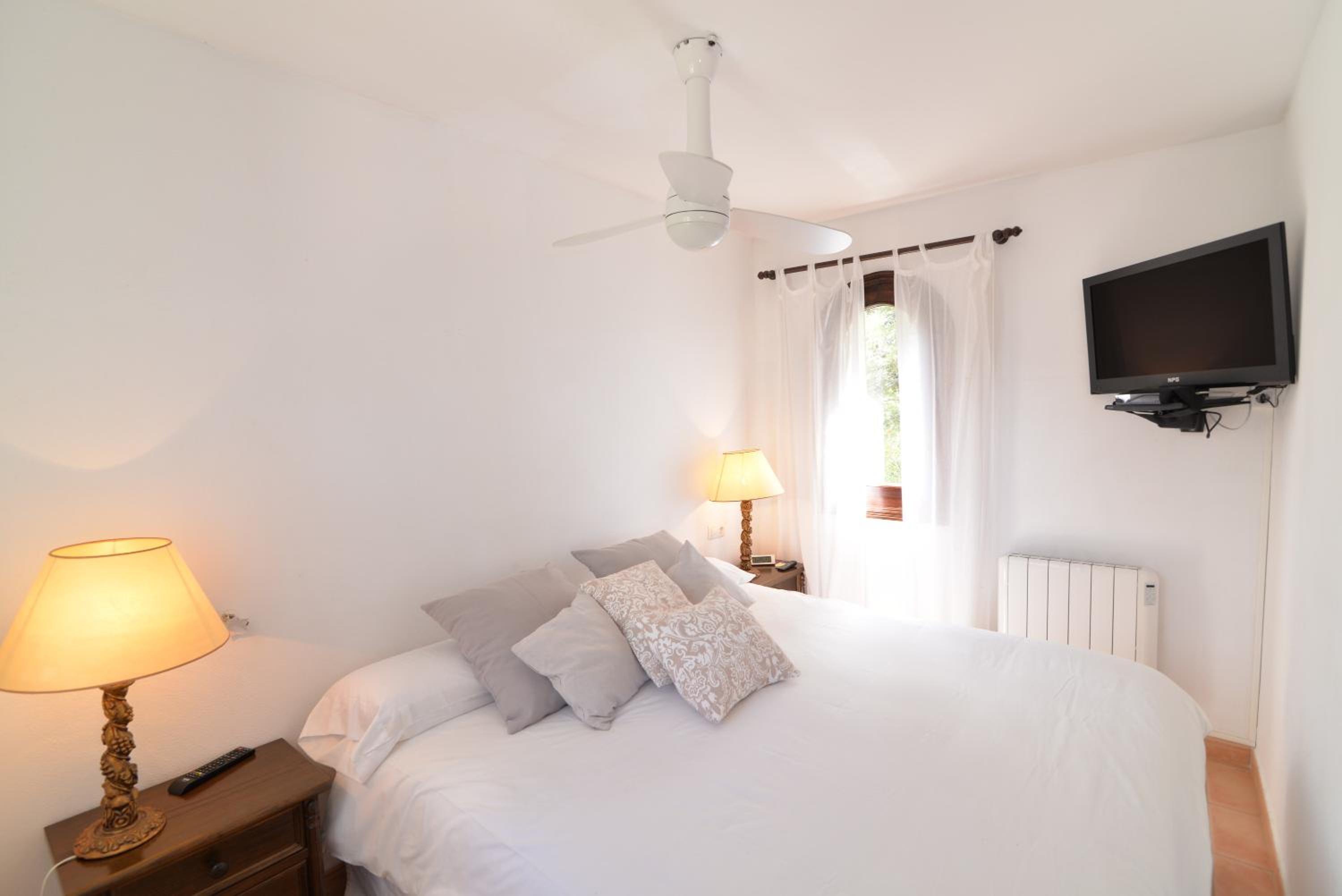 Three-Bedroom House photo 2
