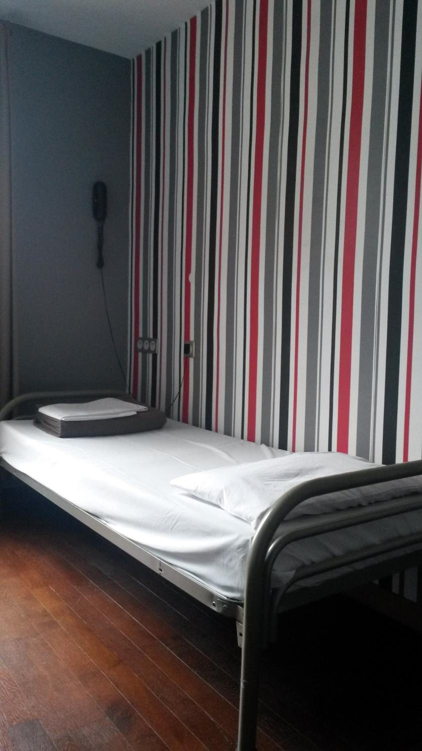 Bed in 6-Bed Mixed Dormitory Room photo 1