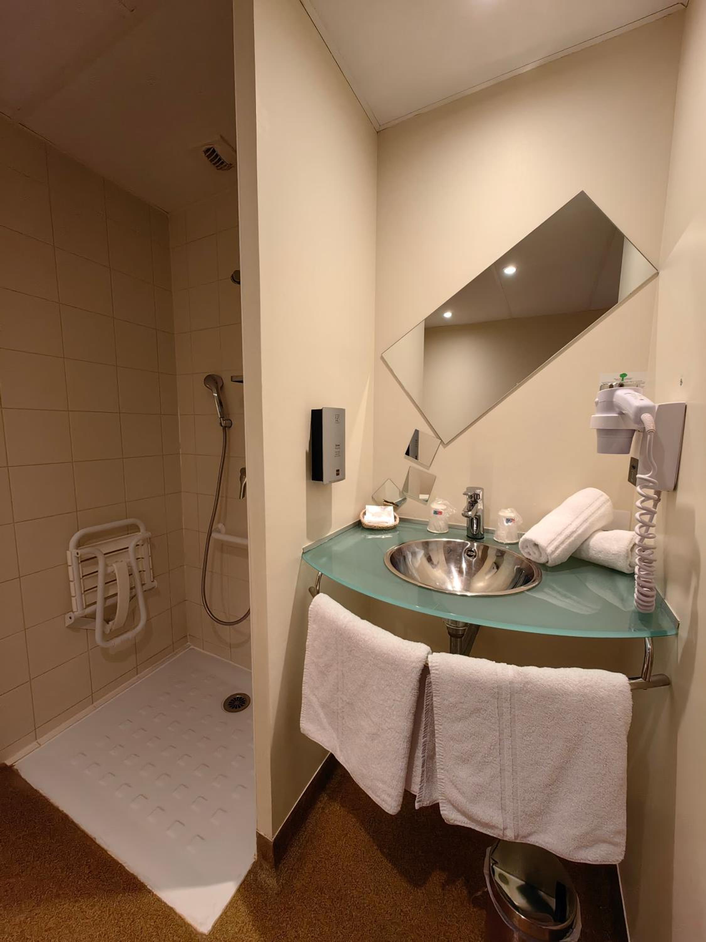 Comfort Twin Room - Photo 8