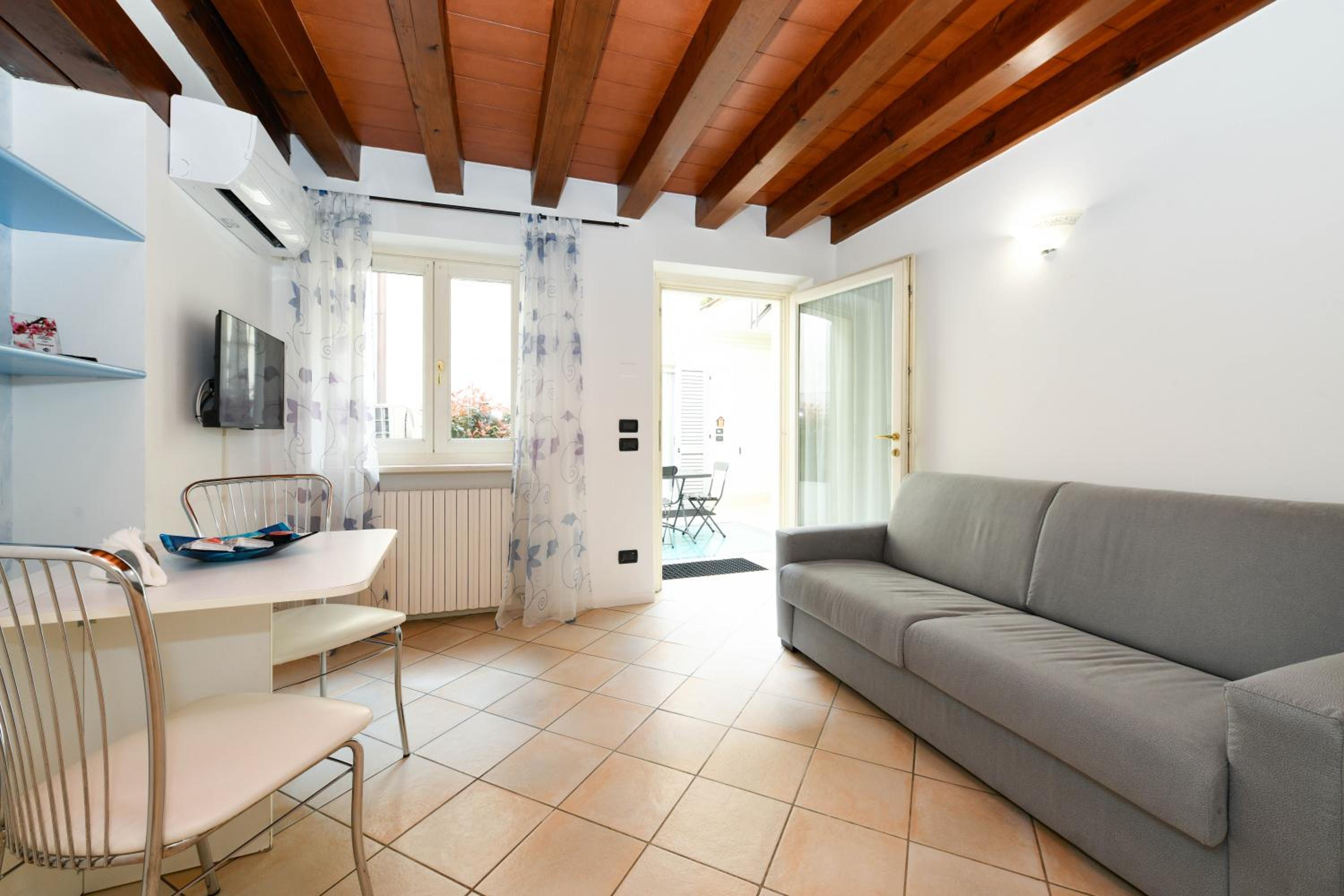 Classic Apartment - Separate Building photo 1