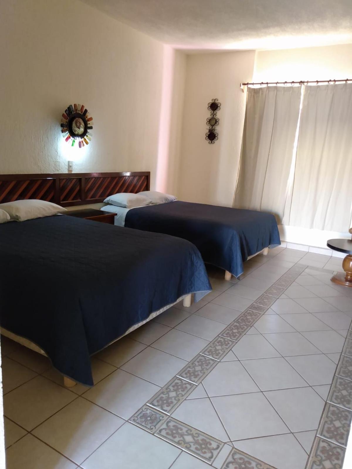 Double Room with Two Double Beds - Photo 2