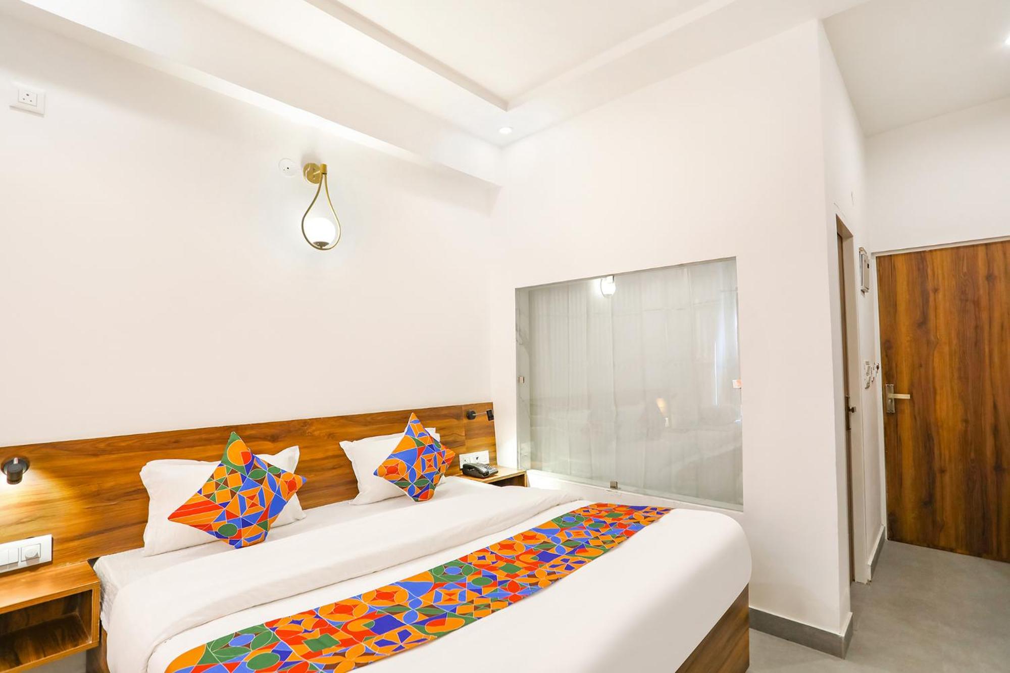 Deluxe Double Room With Balcony photo 2