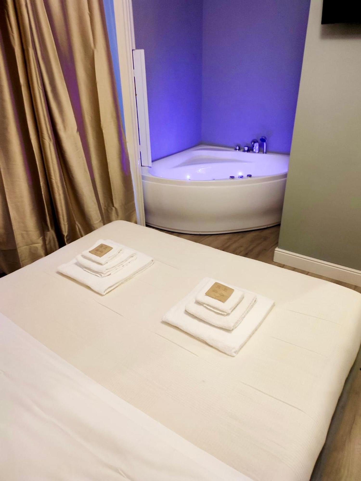 King Room with Spa Bath photo 2