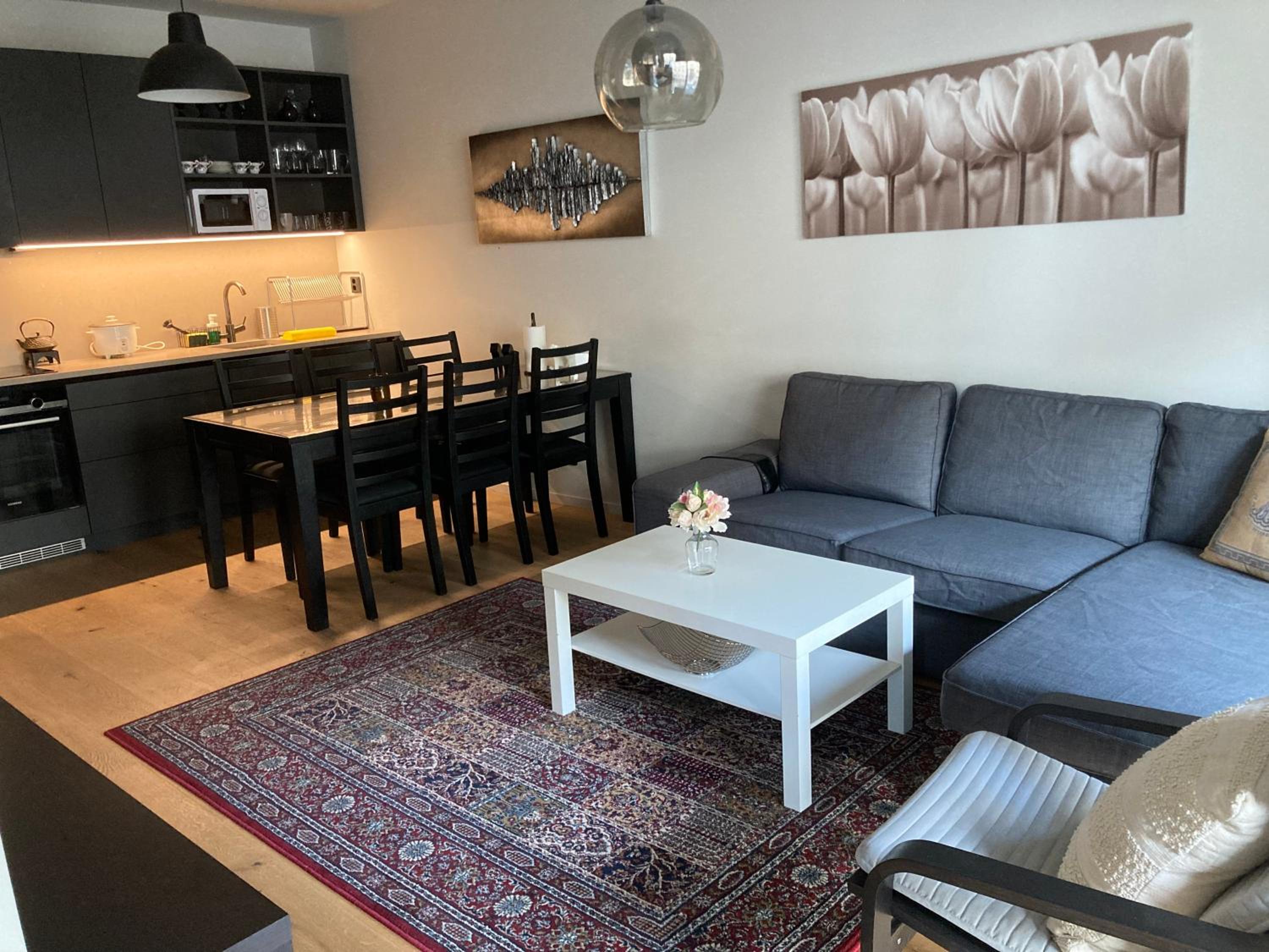 One-Bedroom Apartment photo 1