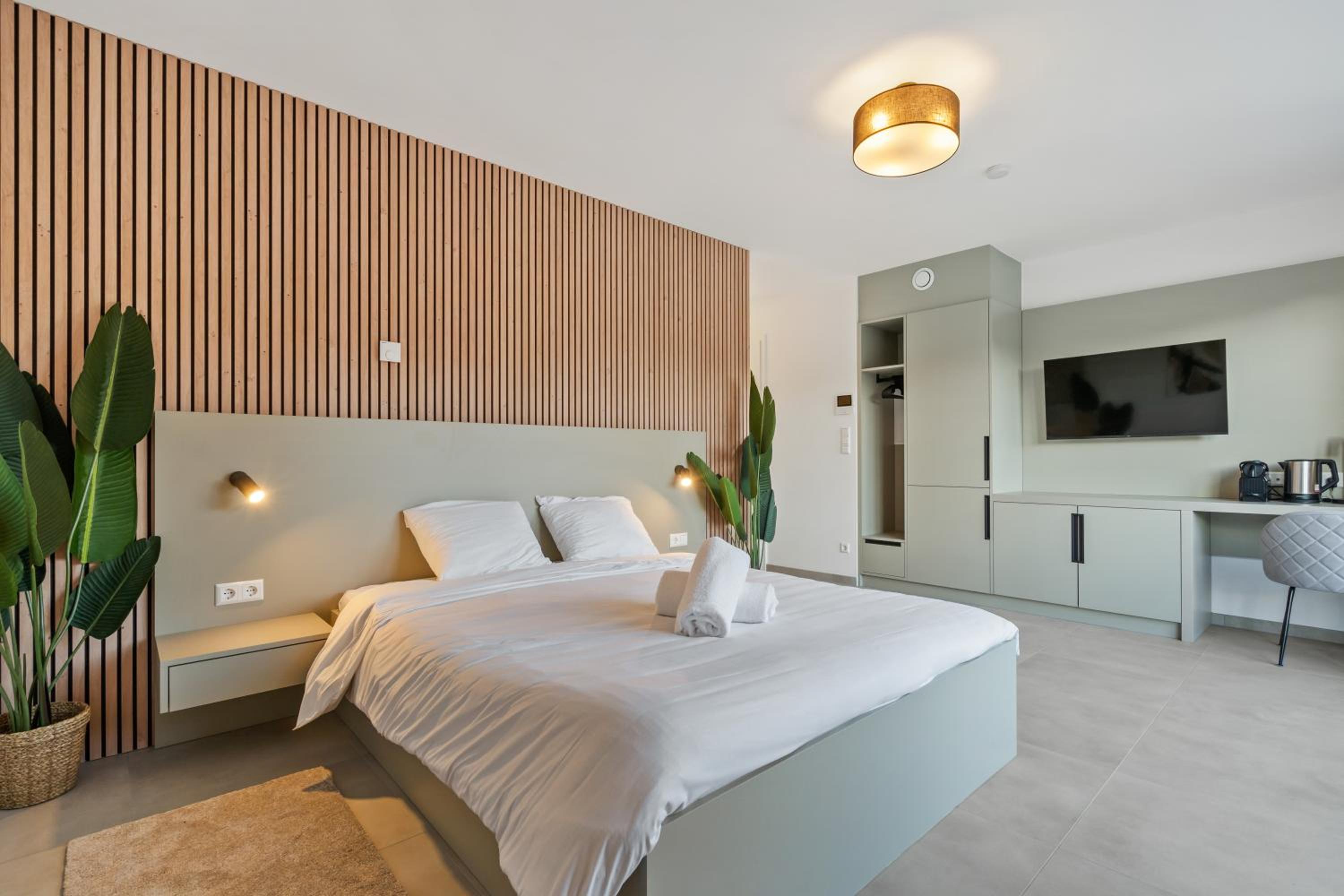 Queen Room with Balcony photo 1