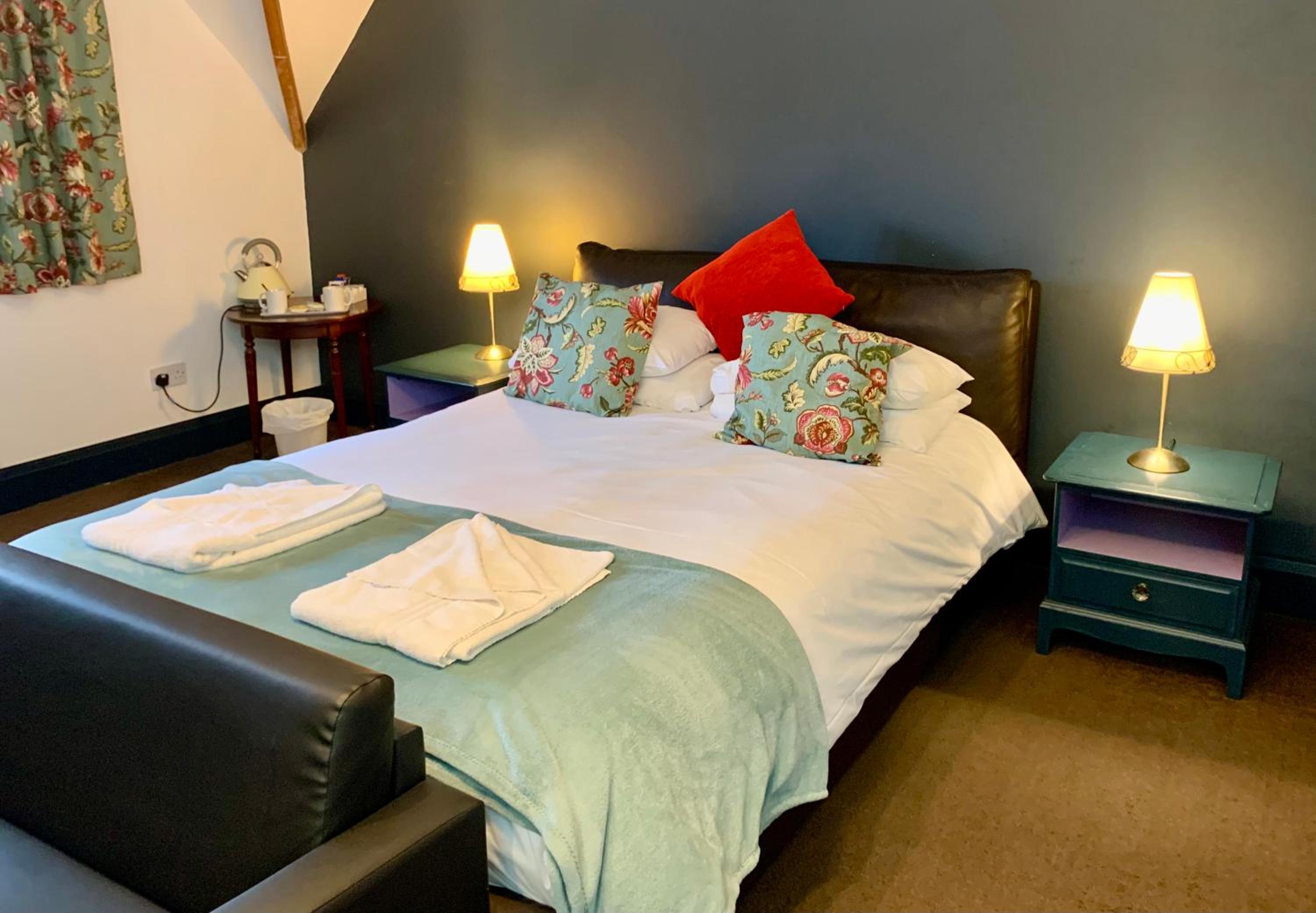 Large Double Room - Photo 1