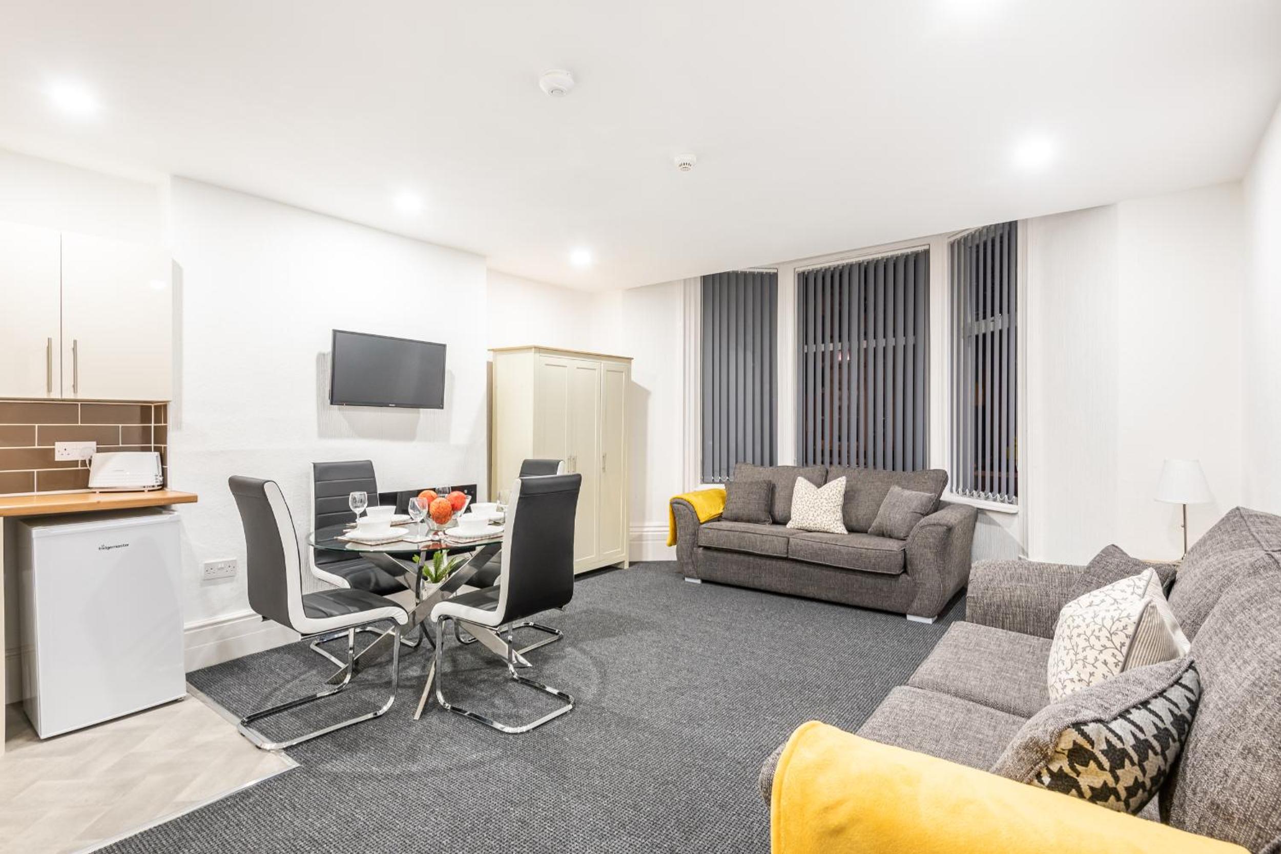 Deluxe One-Bedroom Apartment