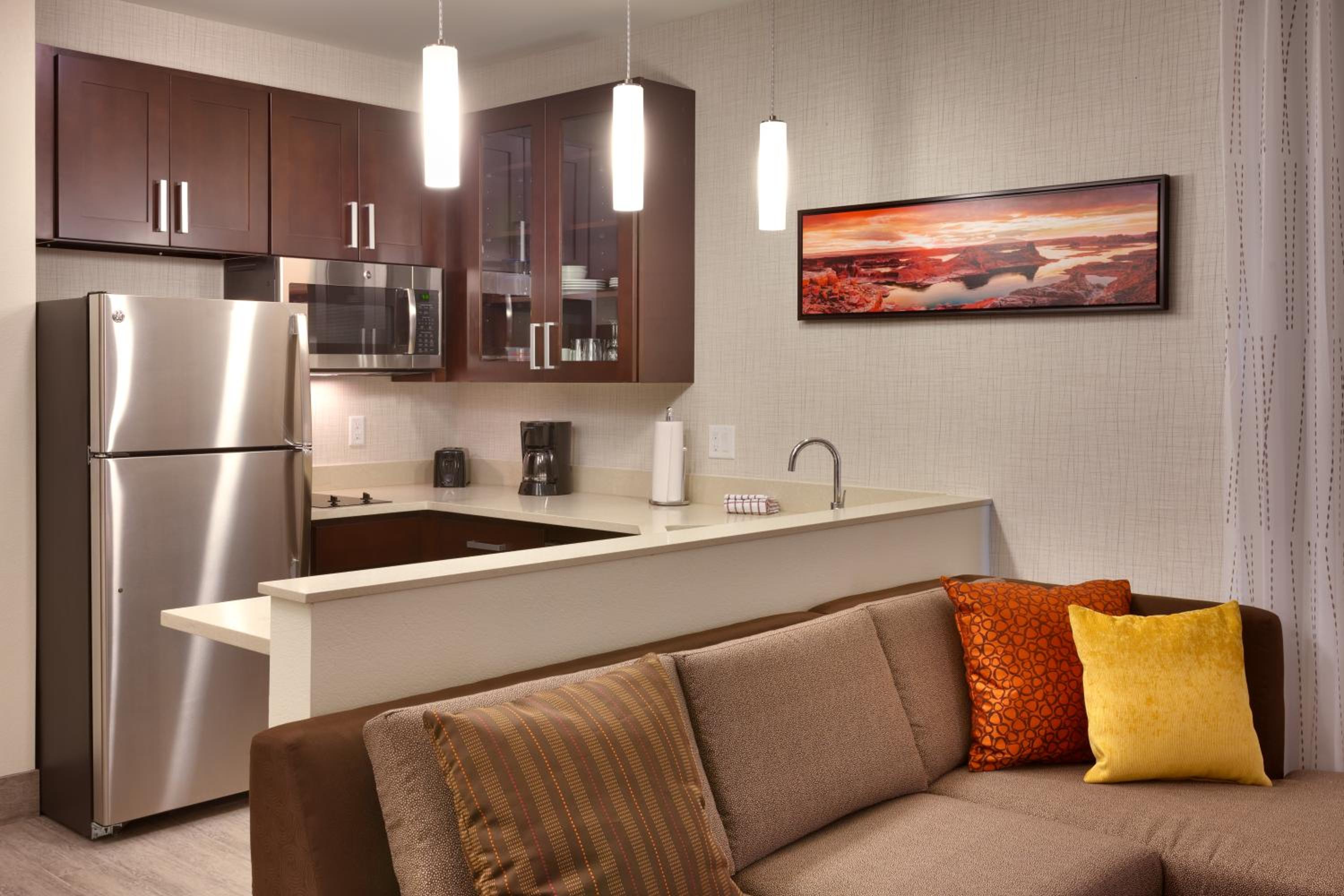 Studio King Room with Non-Private Sofa Bed - Mobility Accessible with Roll-In Shower photo 3