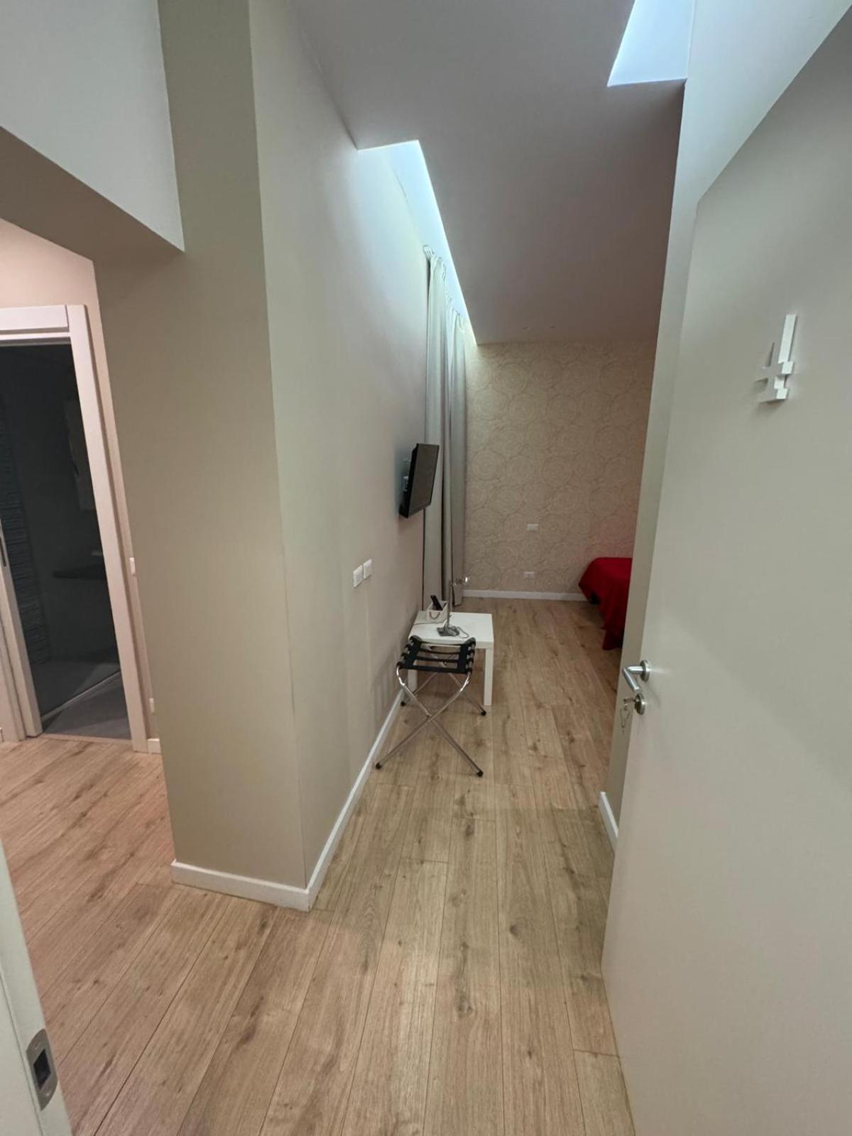 Twin Room with Balcony - Photo 7