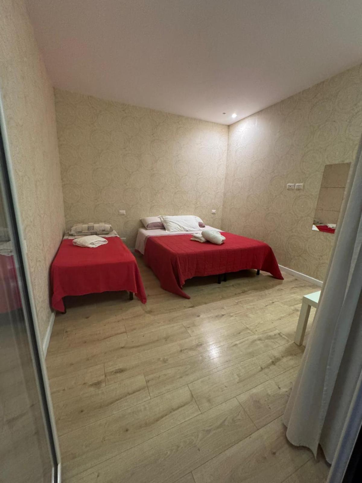 Twin Room with Balcony - Photo 4