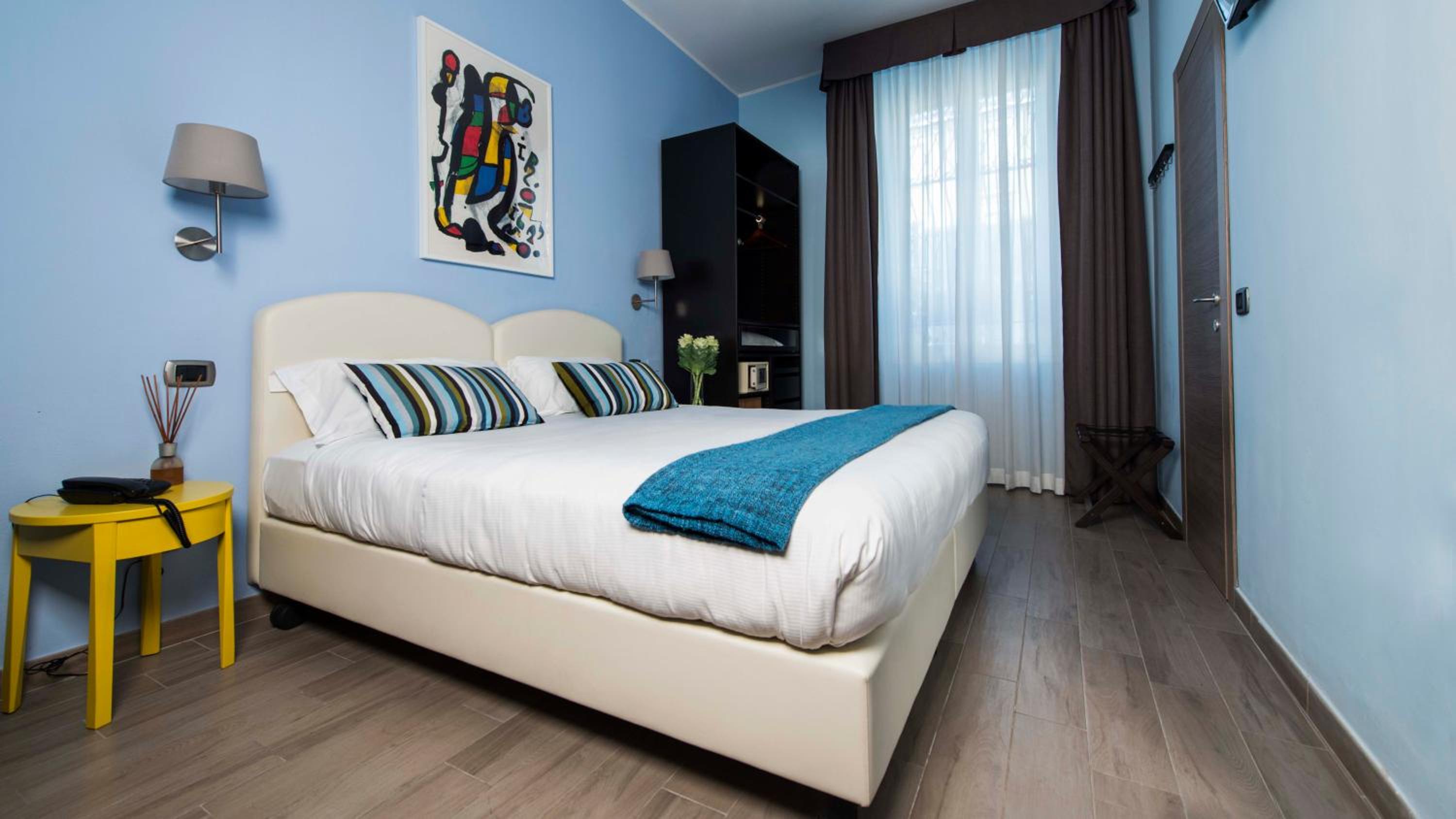 Double Room thumbnail 5