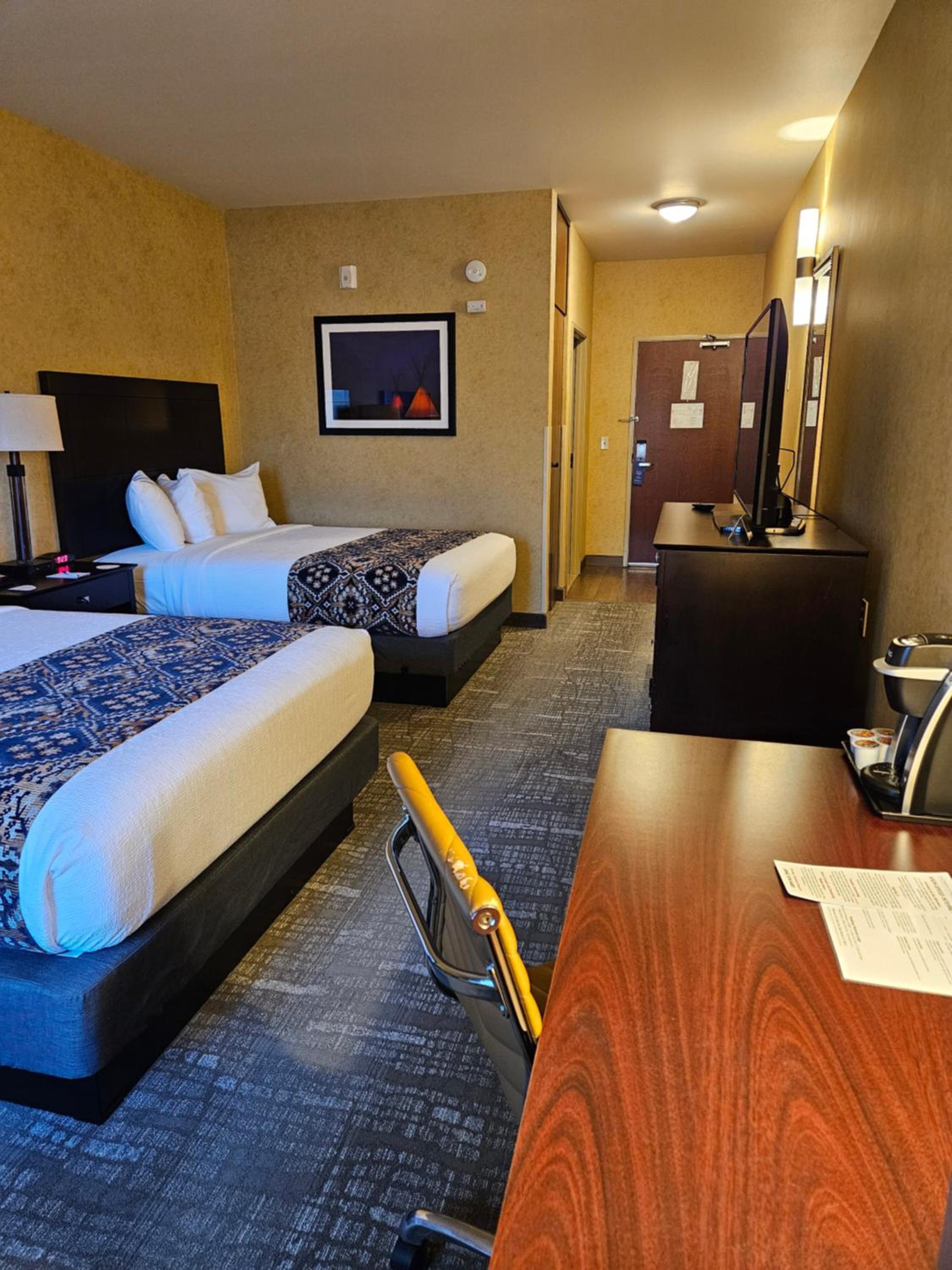 Queen Room with Two Queen Beds - Photo 3