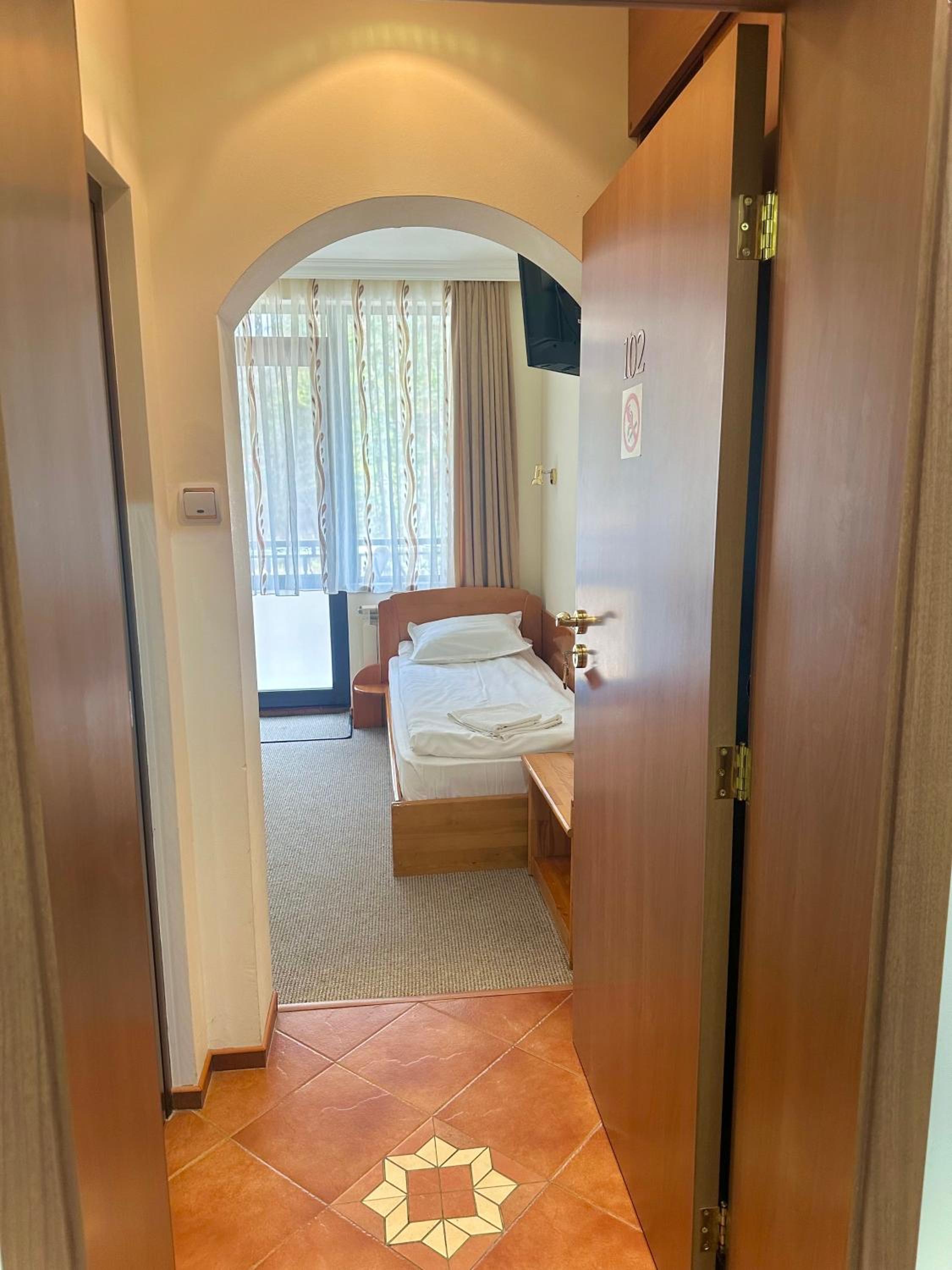 Double or Twin Room with Terrace - Photo 1