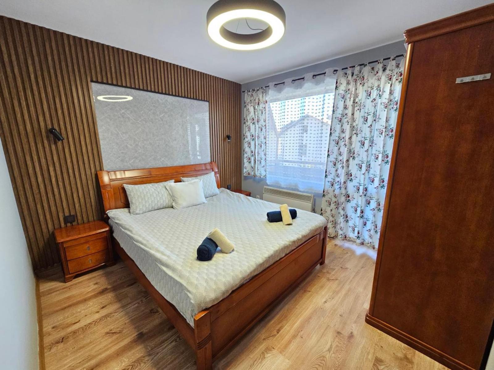 One-Bedroom Apartment - Photo 1