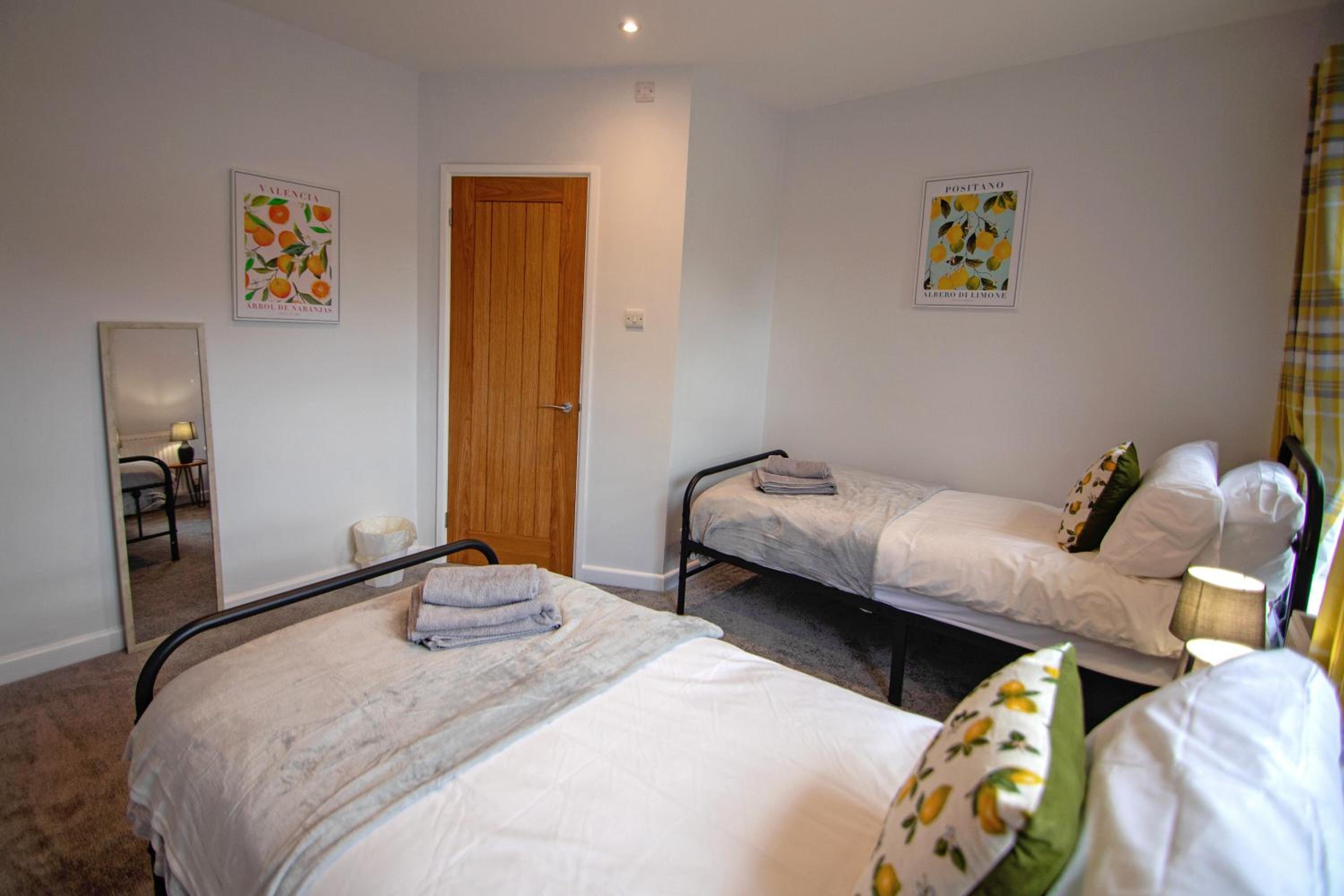 Three-Bedroom House photo 3
