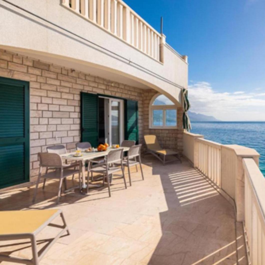 Two-Bedroom Apartment with Terrace and Sea View photo 2