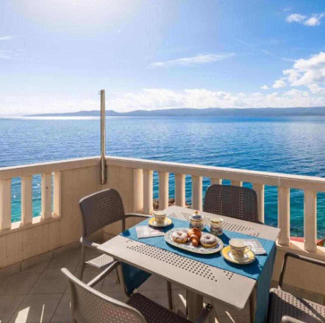 One-Bedroom Apartment with Sea View and Balcony photo 2