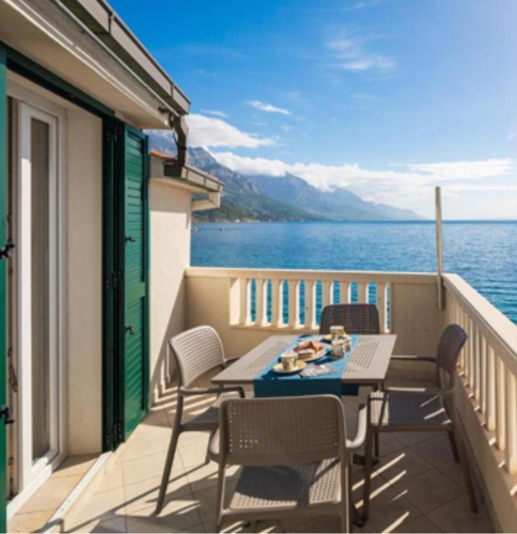One-Bedroom Apartment with Sea View and Balcony photo 3
