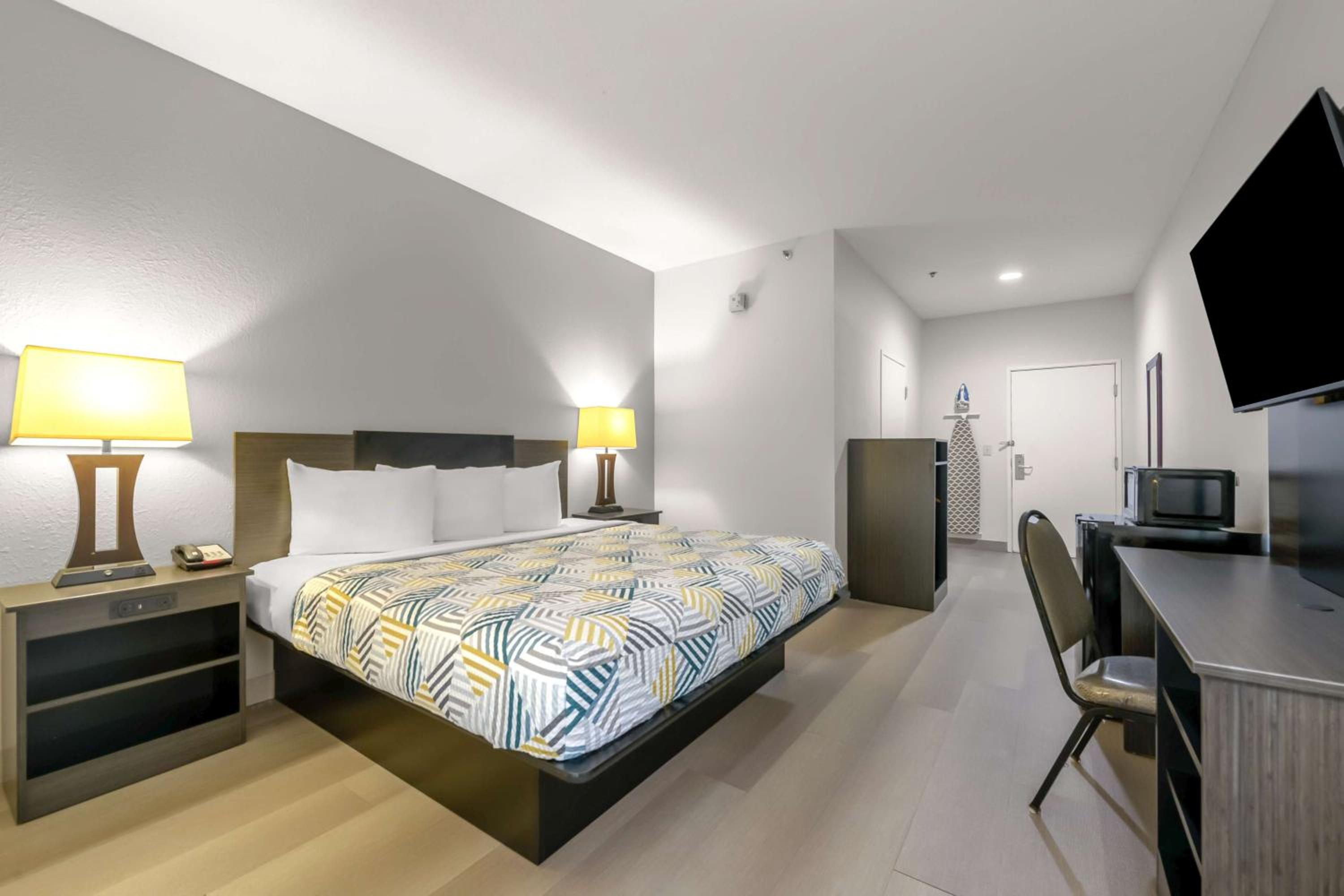 King Room - Disability Access - Non-Smoking - Photo 1
