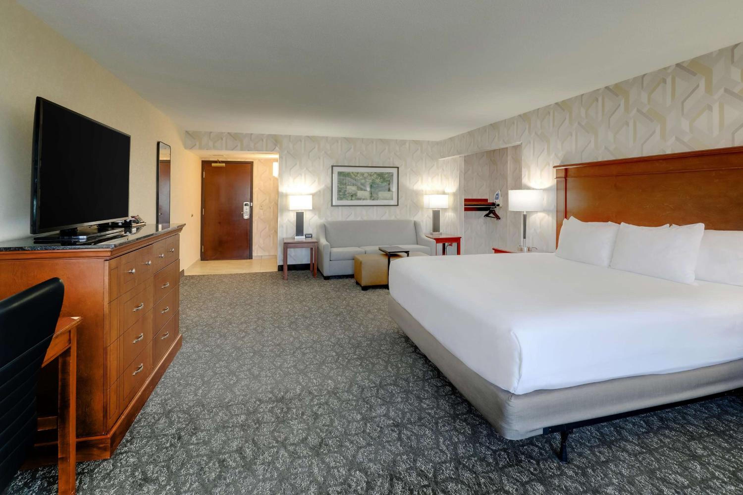 Superior King Room with Sofa Bed  - Accessible, Tub photo 2