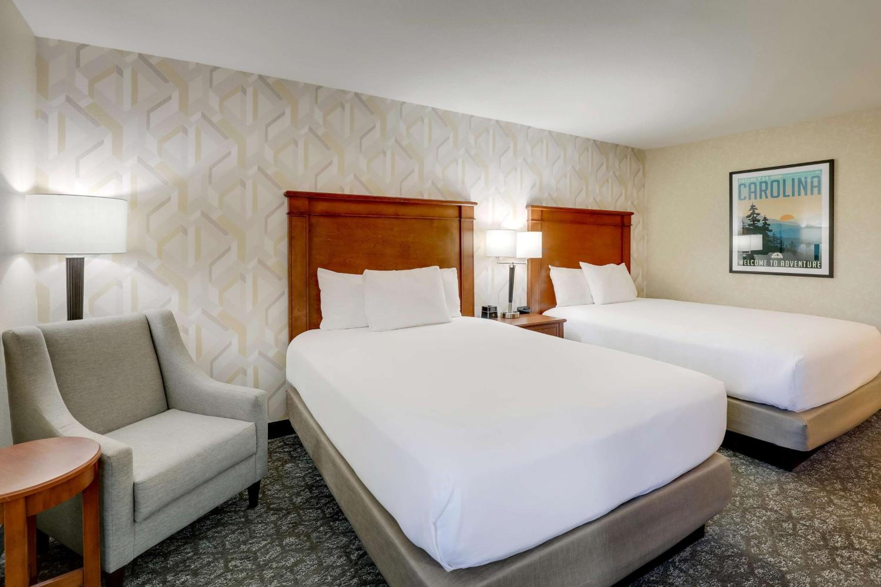 Deluxe Queen Room with Two Queen Beds - Photo 2