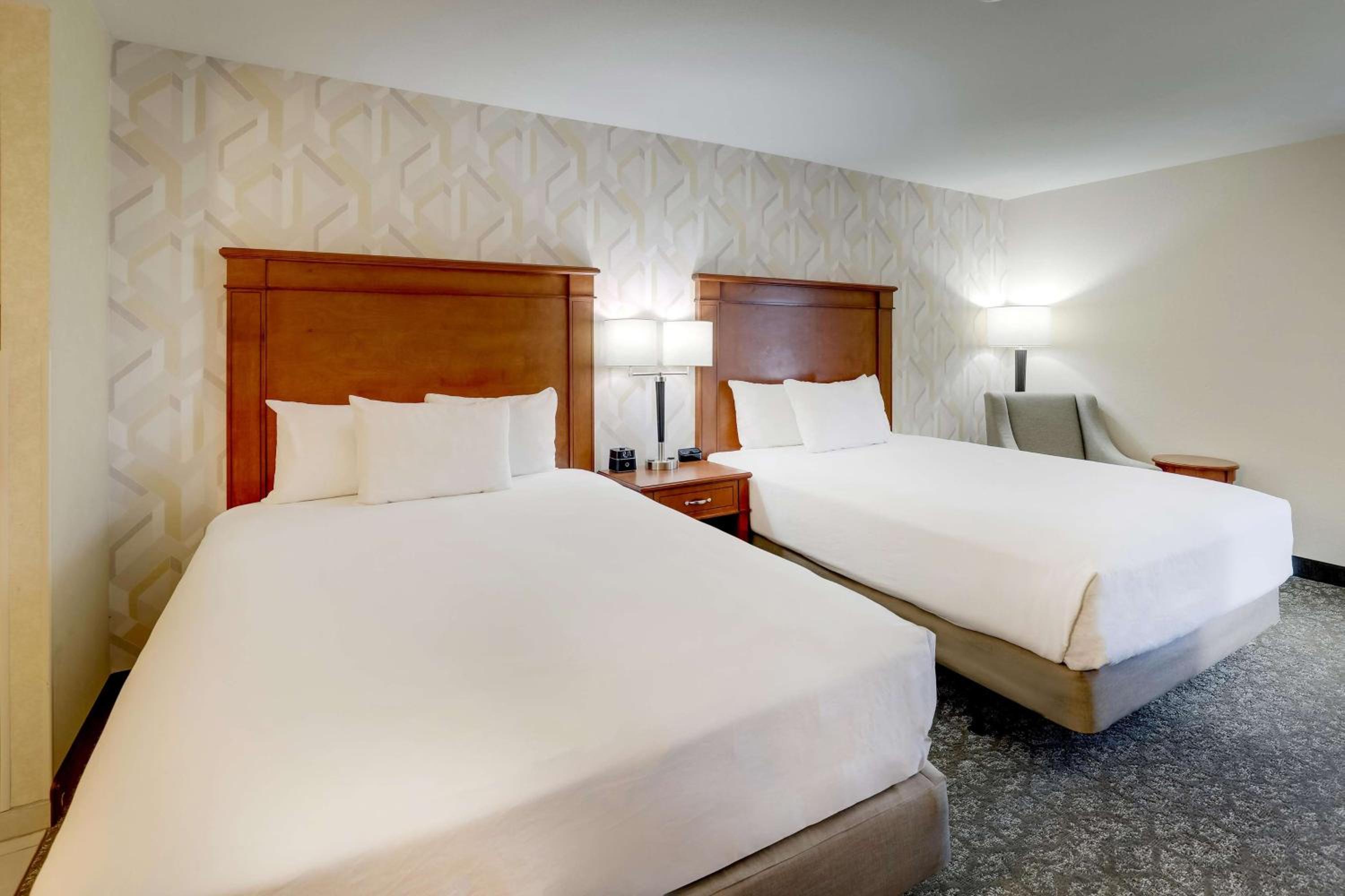 Deluxe Queen Room with Two Queen Beds - Accessible, Tub photo 1