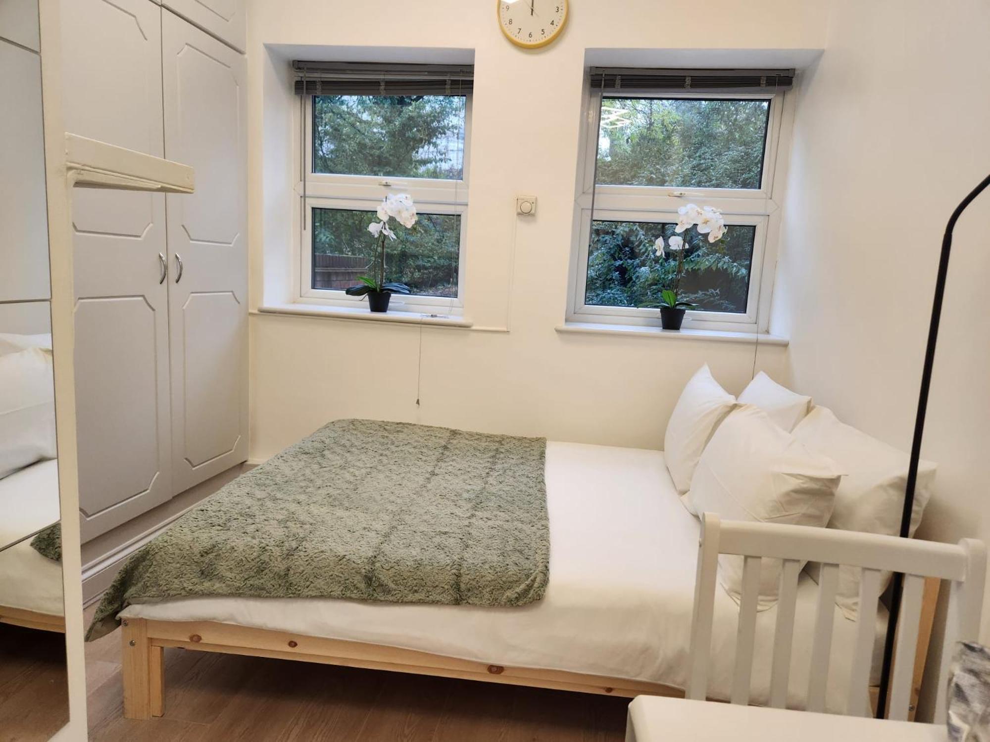 One-Bedroom Apartment photo 3