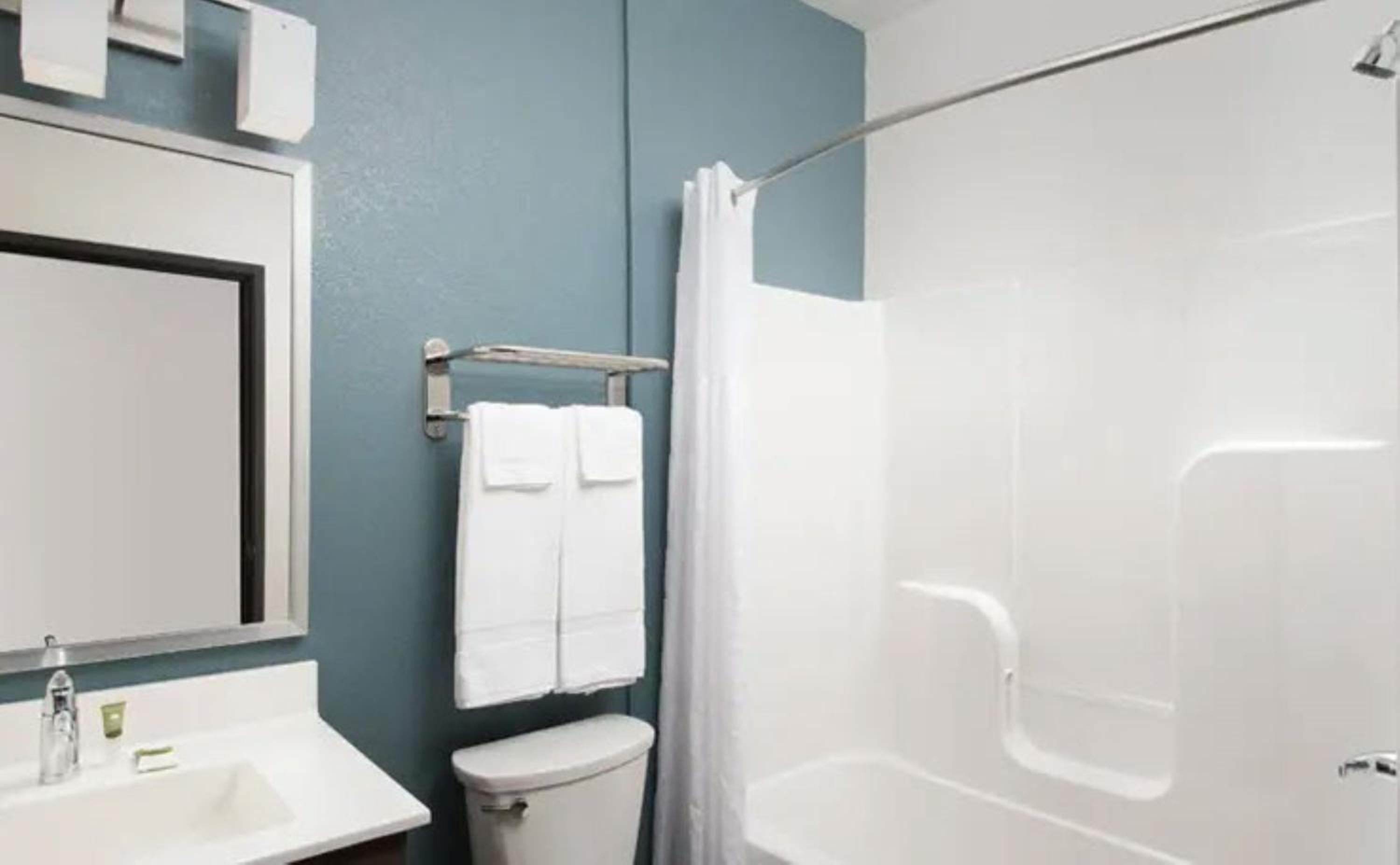 King Suite with Sofa - Disability Access/Non Smoking photo 2