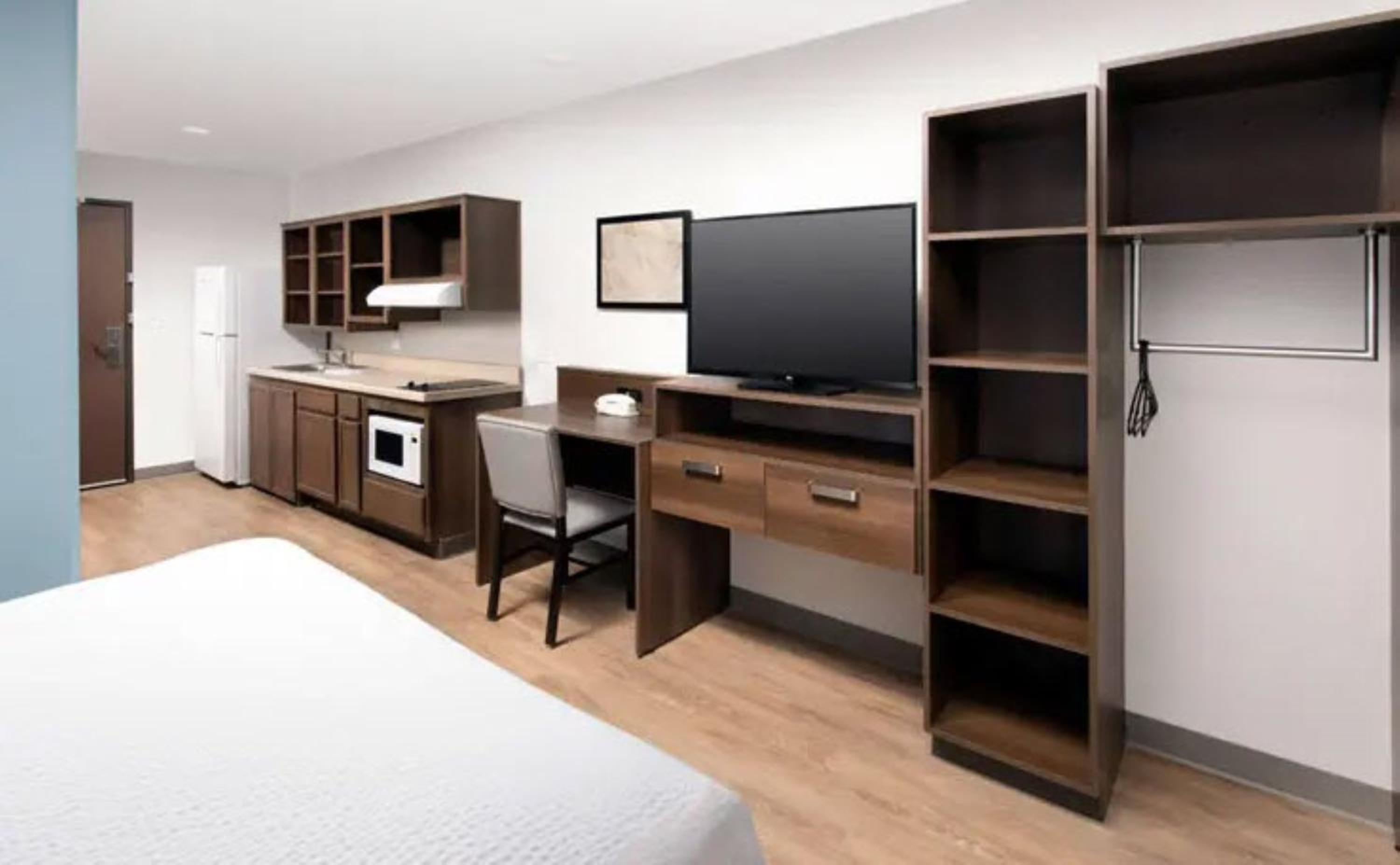 King Suite with Sofa - Disability Access/Non Smoking photo 1