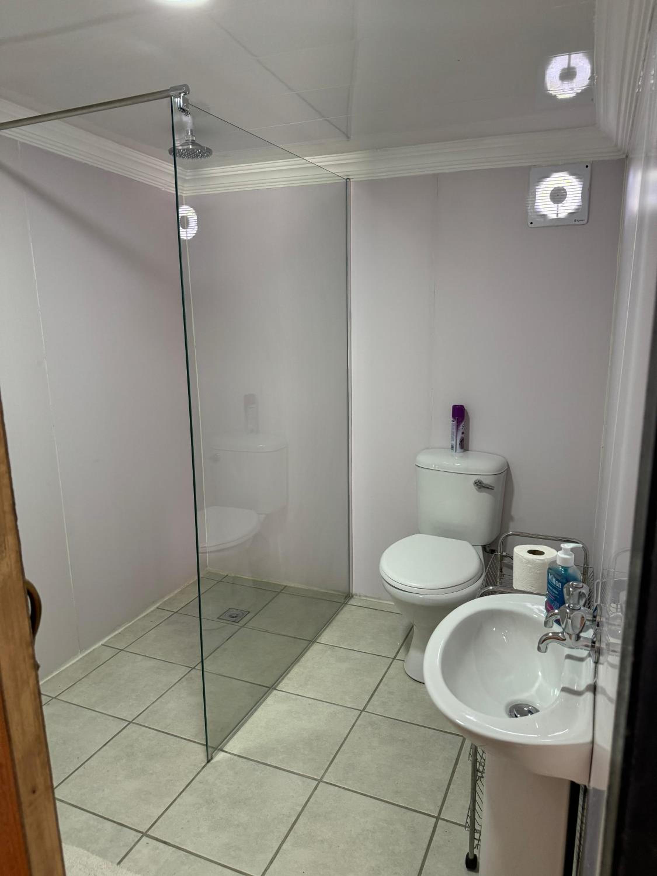 Standard Twin Room - Photo 2
