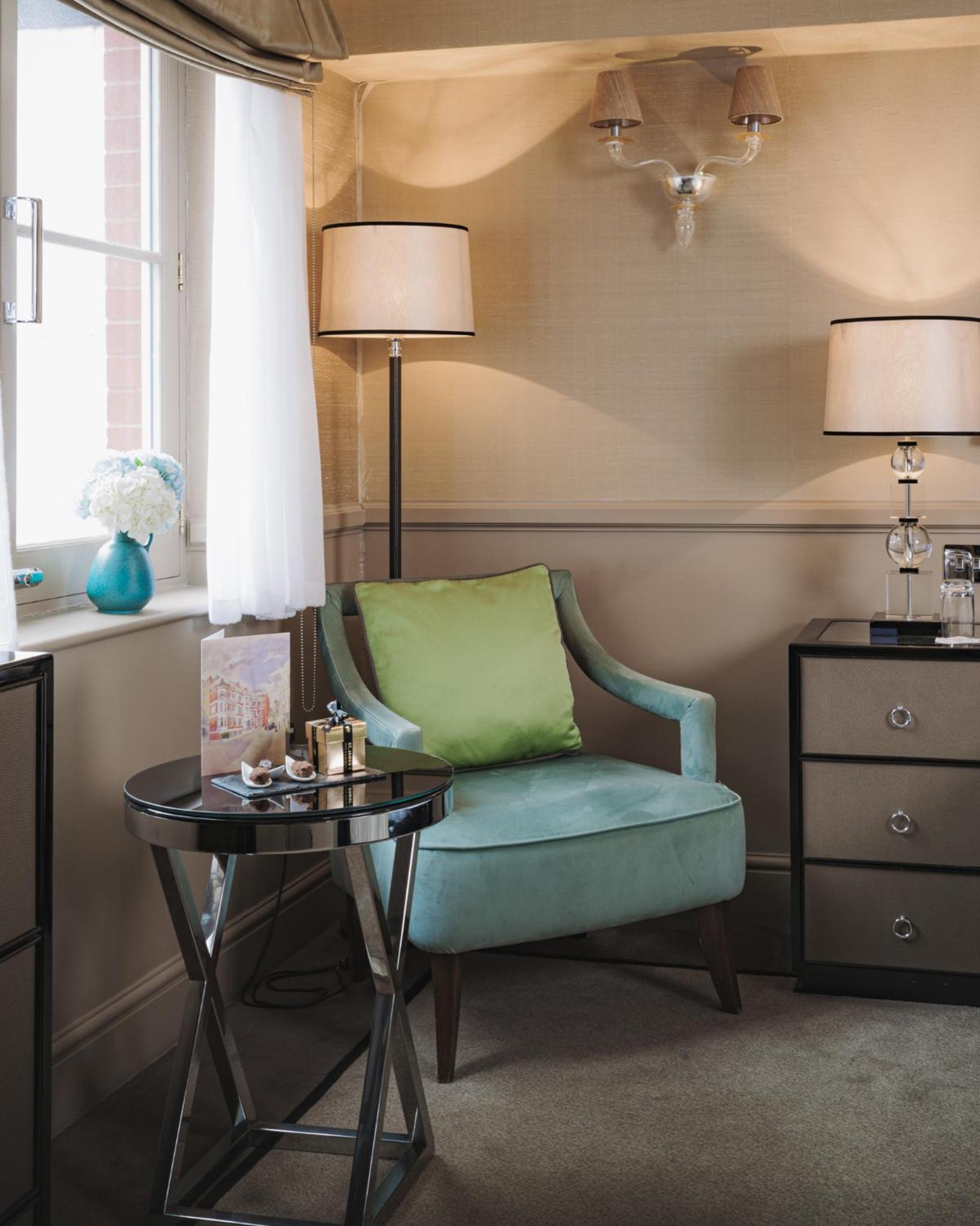Executive Room thumbnail 6