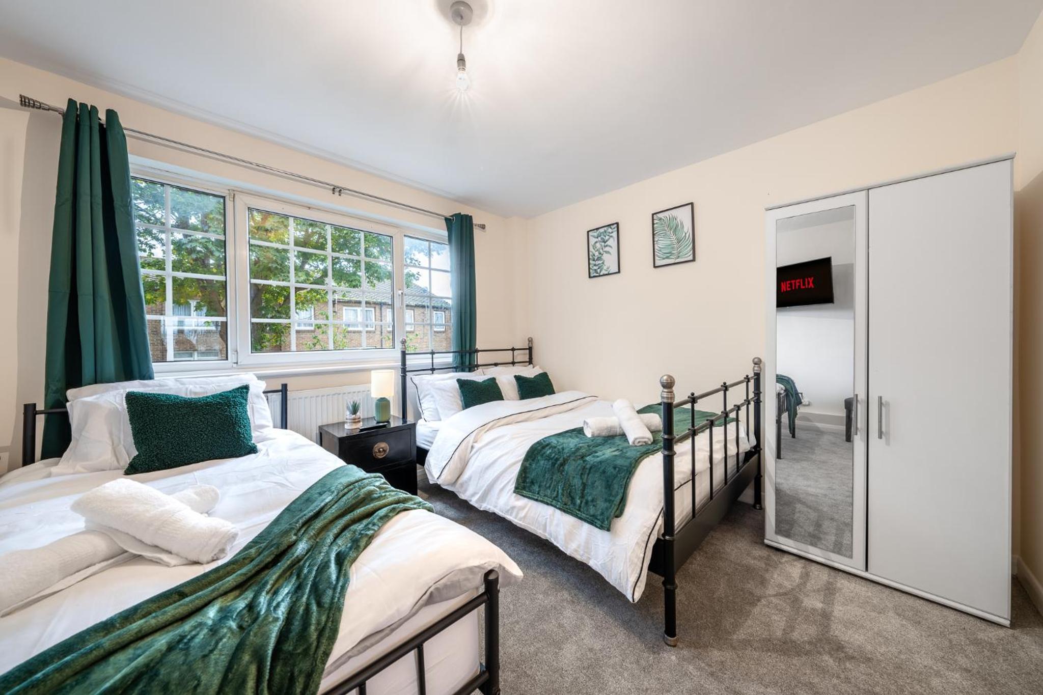 Four-Bedroom House photo 2