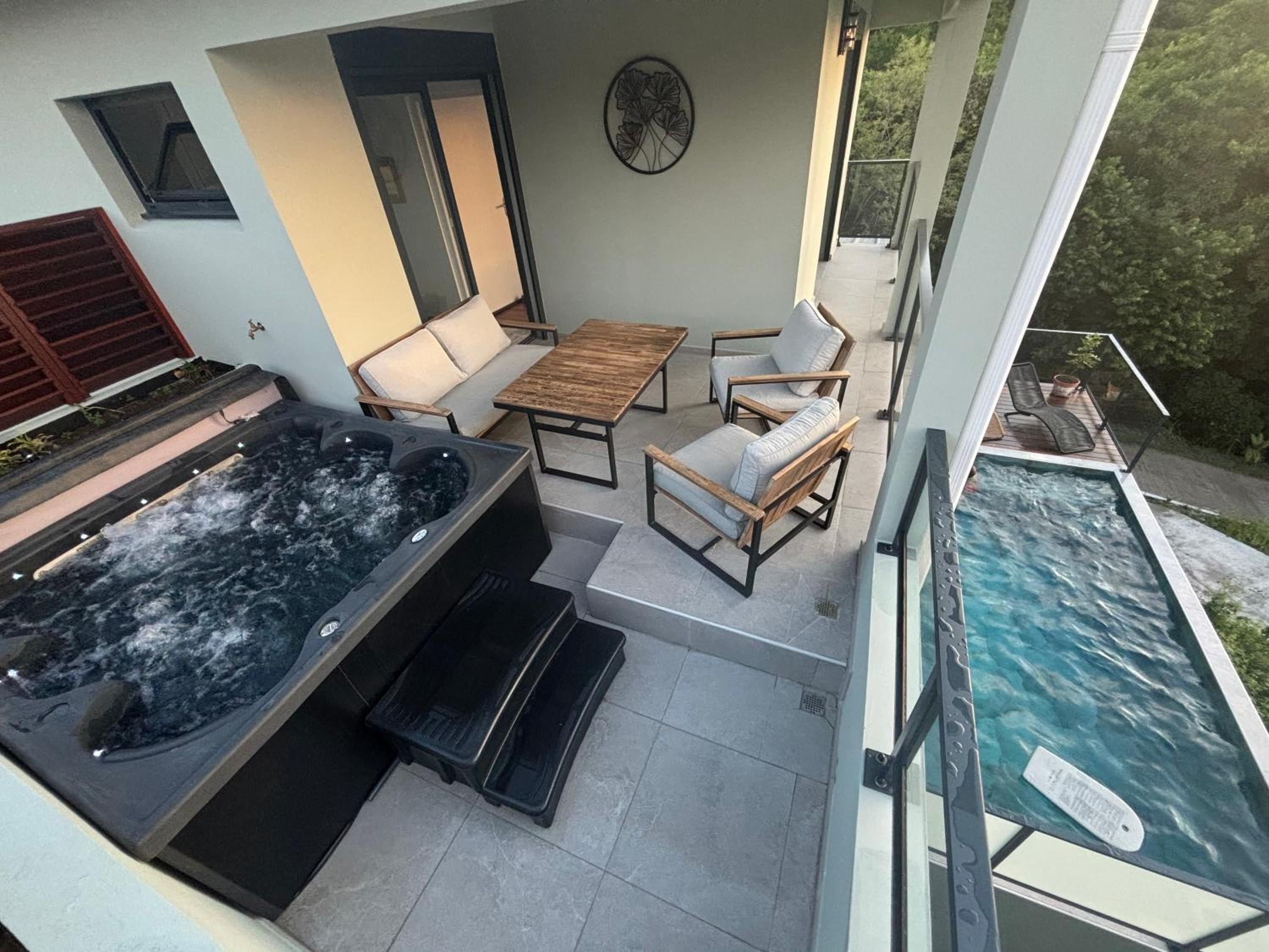 Three-Bedroom Villa photo 2