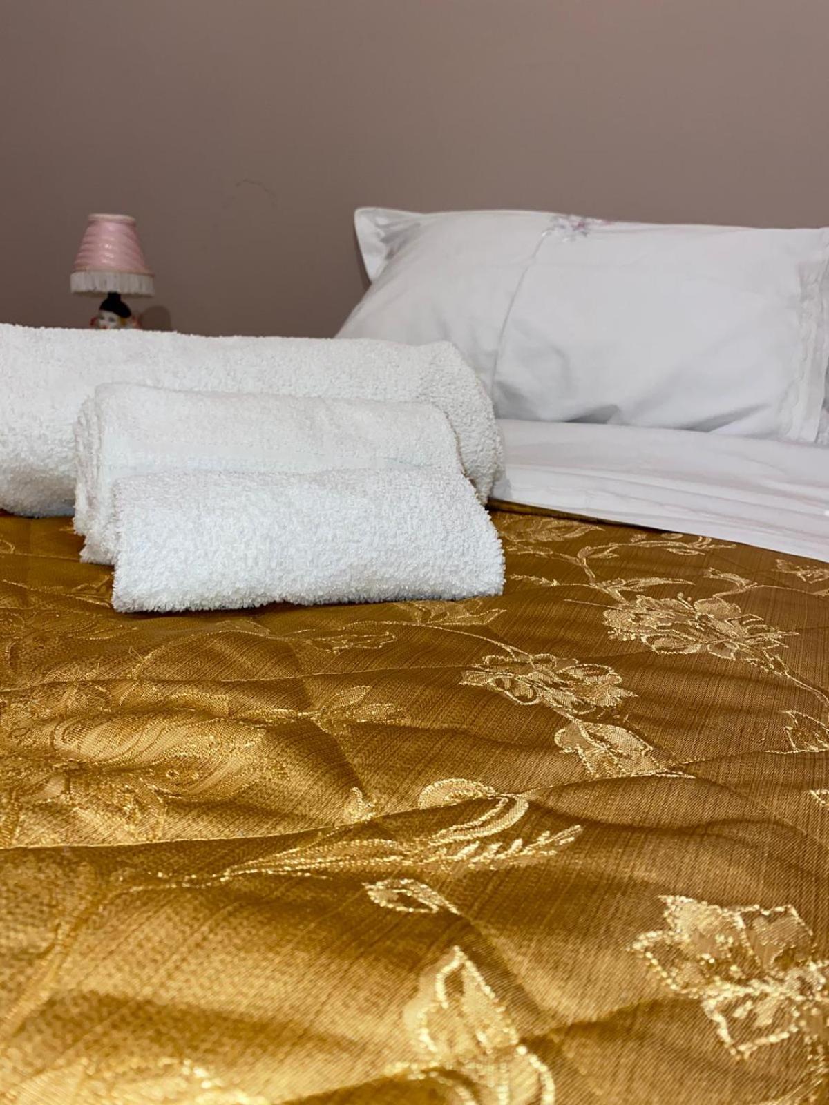 Double or Twin Room with Shared Bathroom photo 3