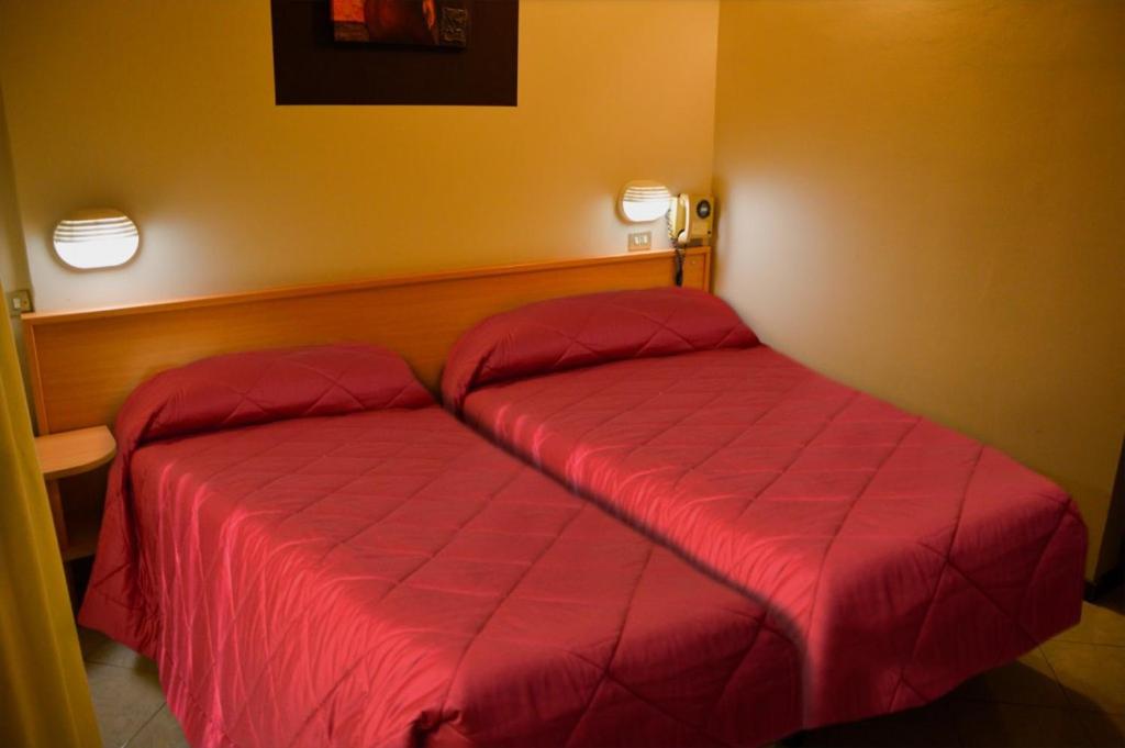 Twin Room - Photo 1