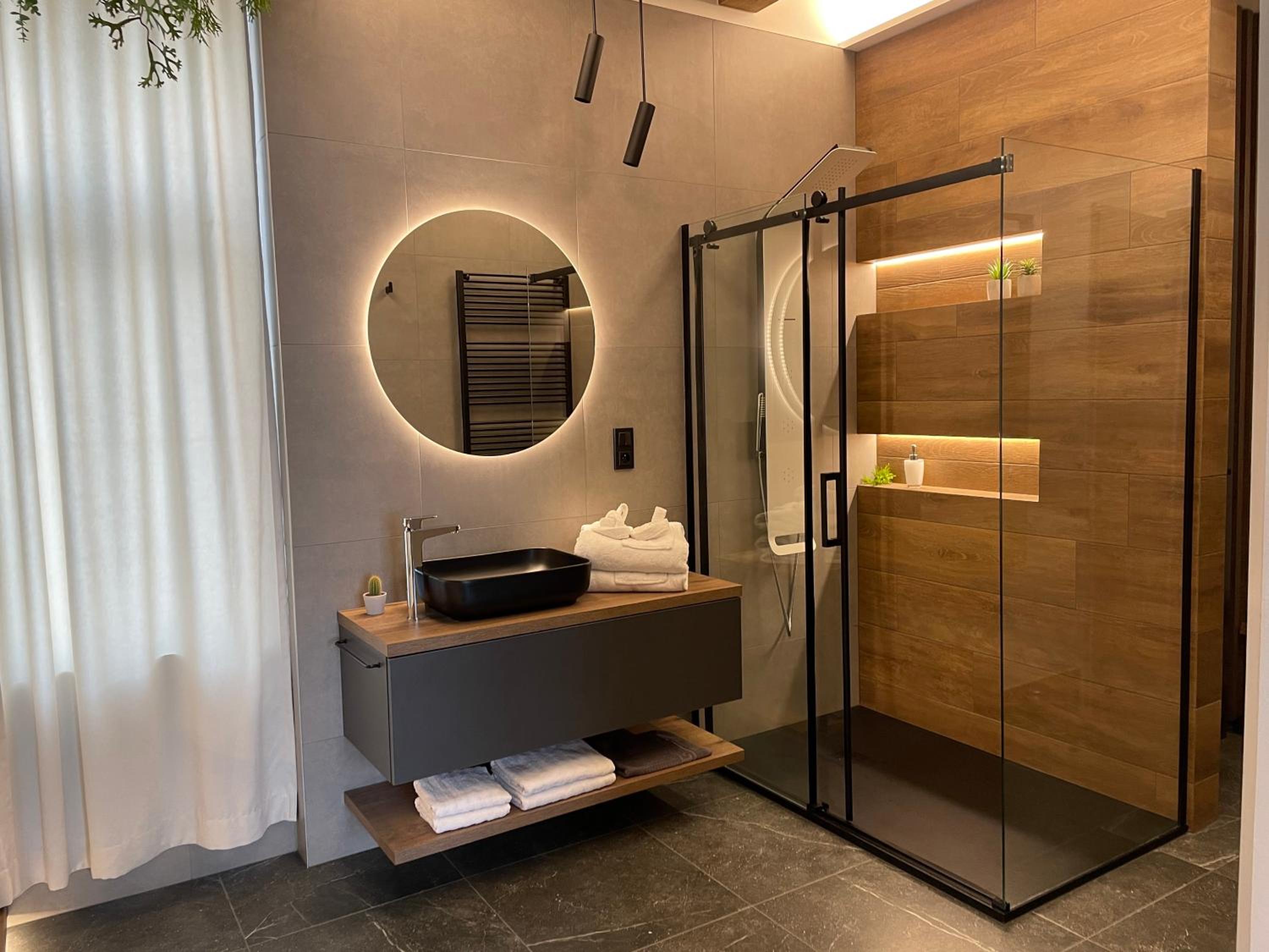 King Room with Spa Bath - Photo 42