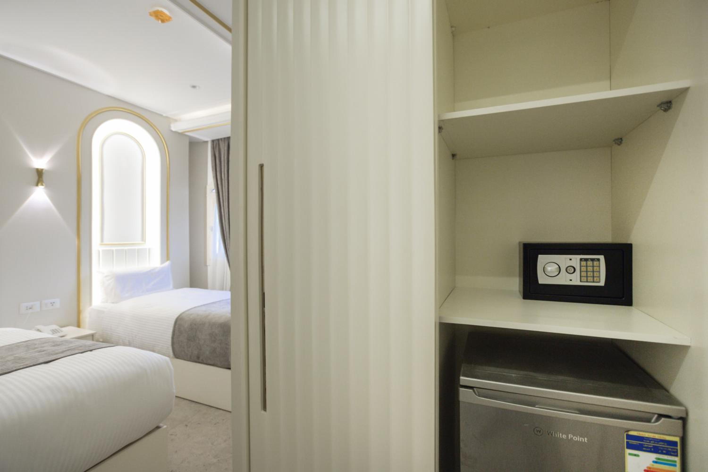 Standard Double or Twin Room - Photo 2