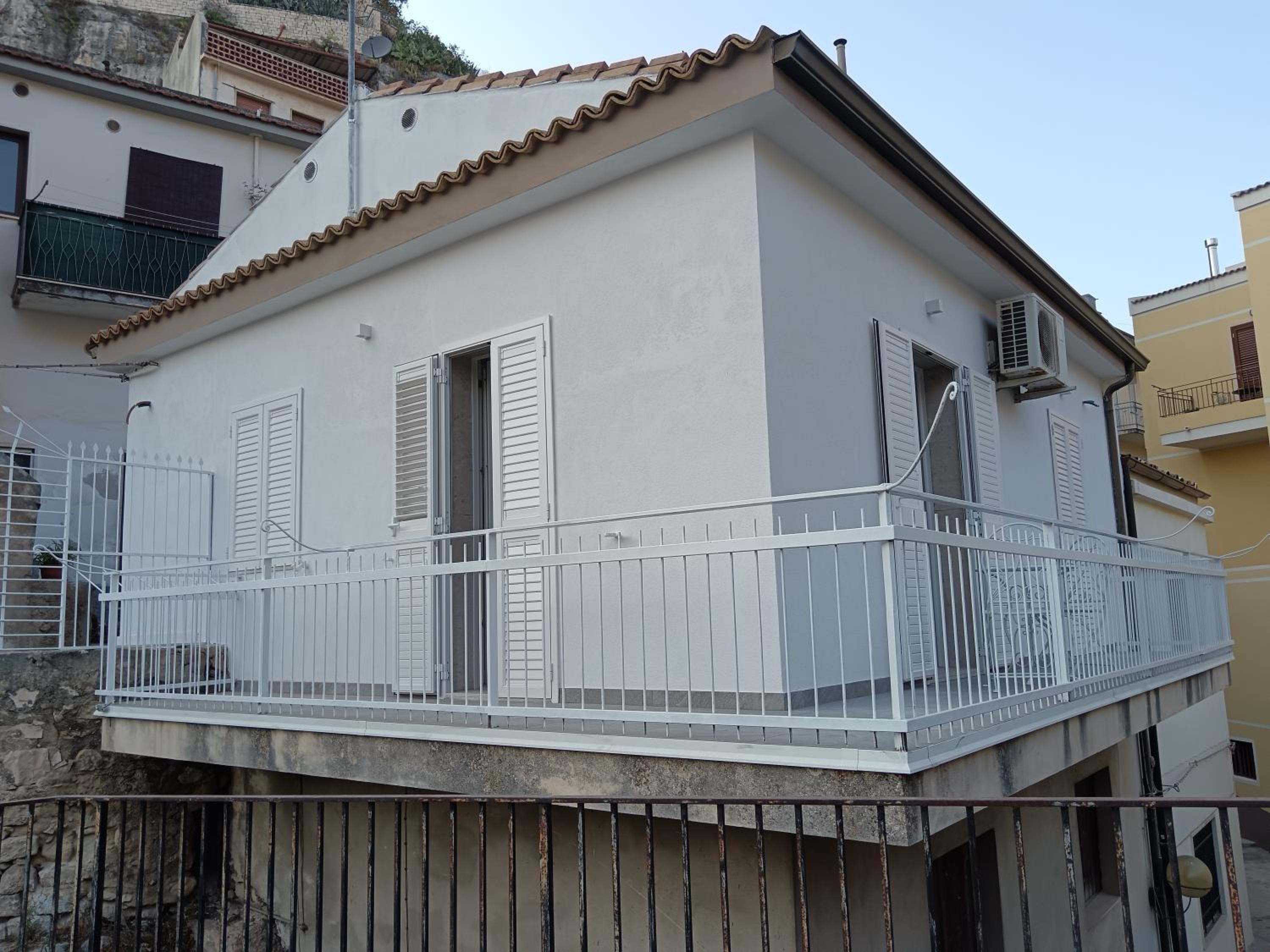 Two-Bedroom House photo 3