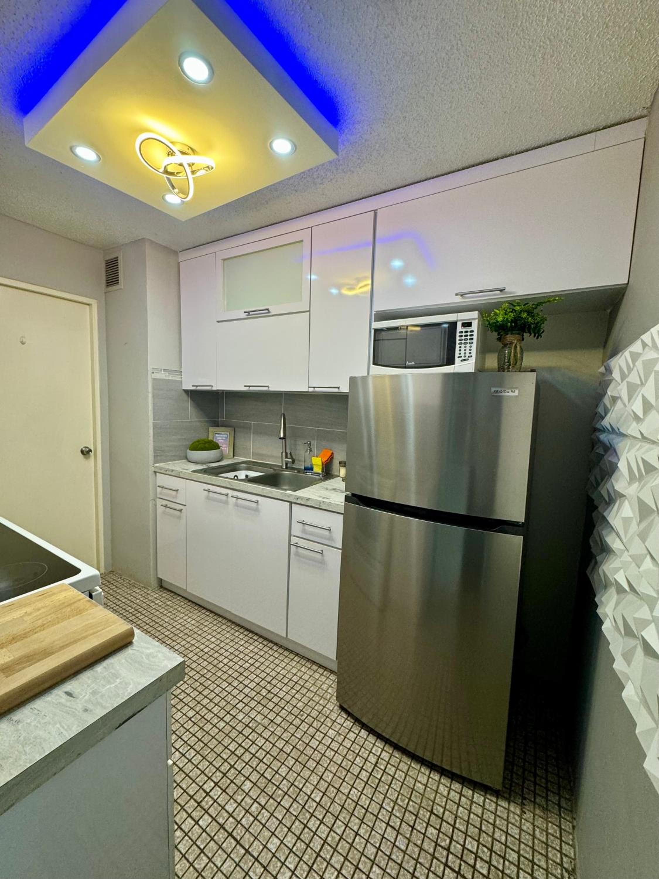 Three-Bedroom Apartment photo 2