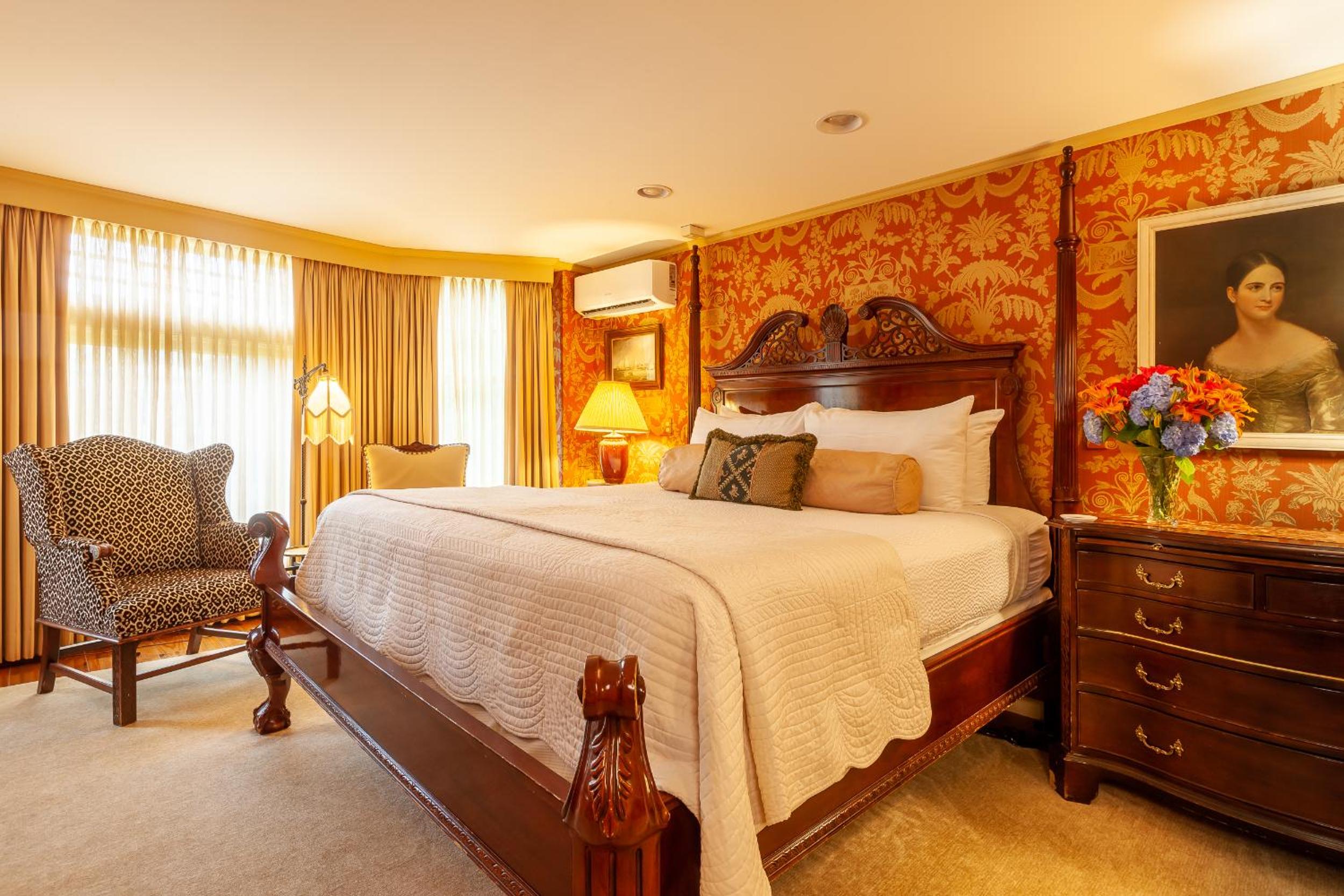 Deluxe King Room photo 1