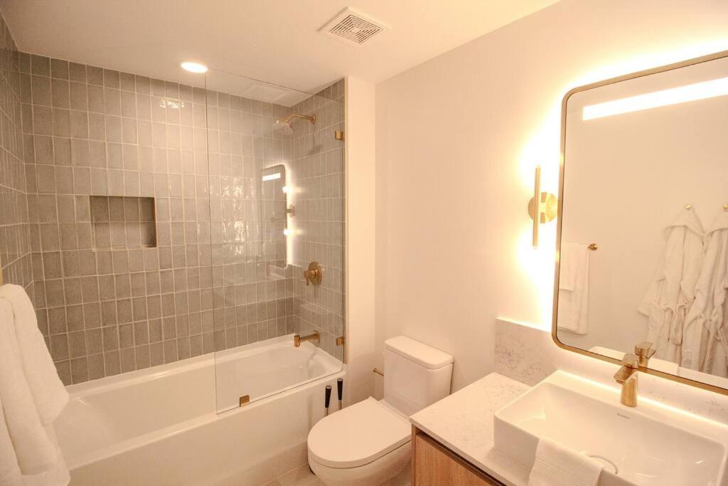 Three-Bedroom Apartment photo 2