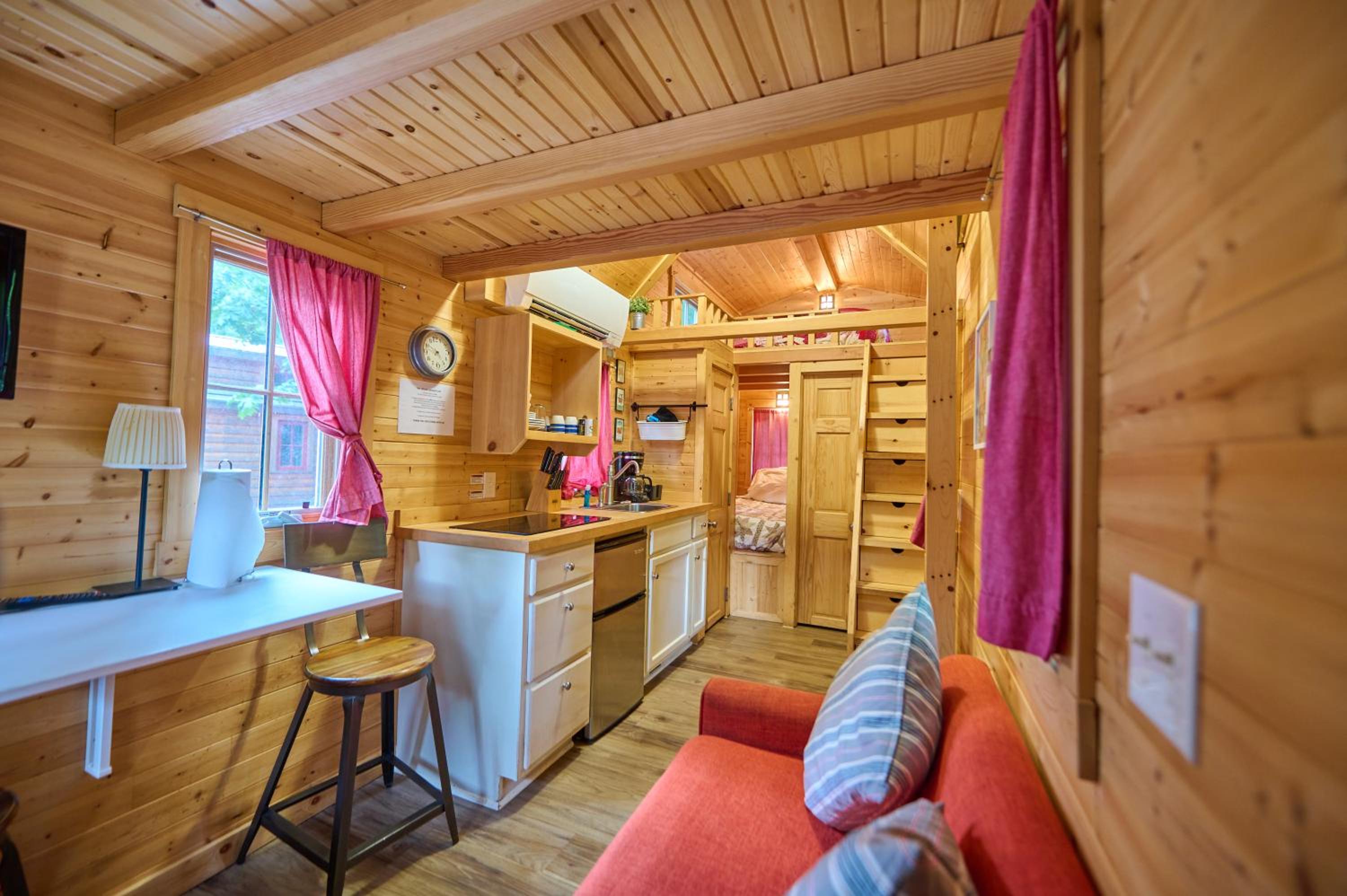 Scarlett Tiny House  photo 2