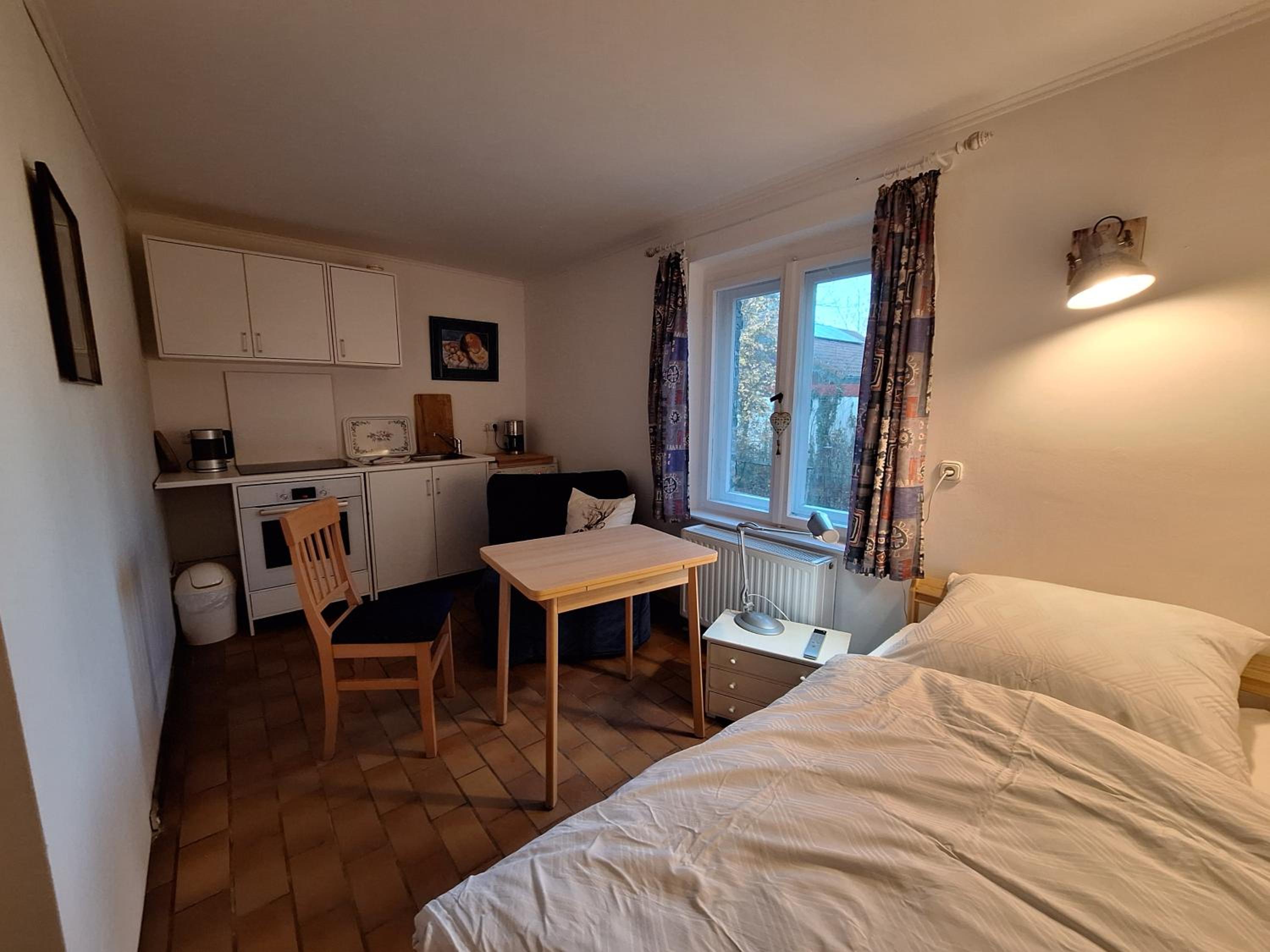 One-Bedroom Apartment photo 1